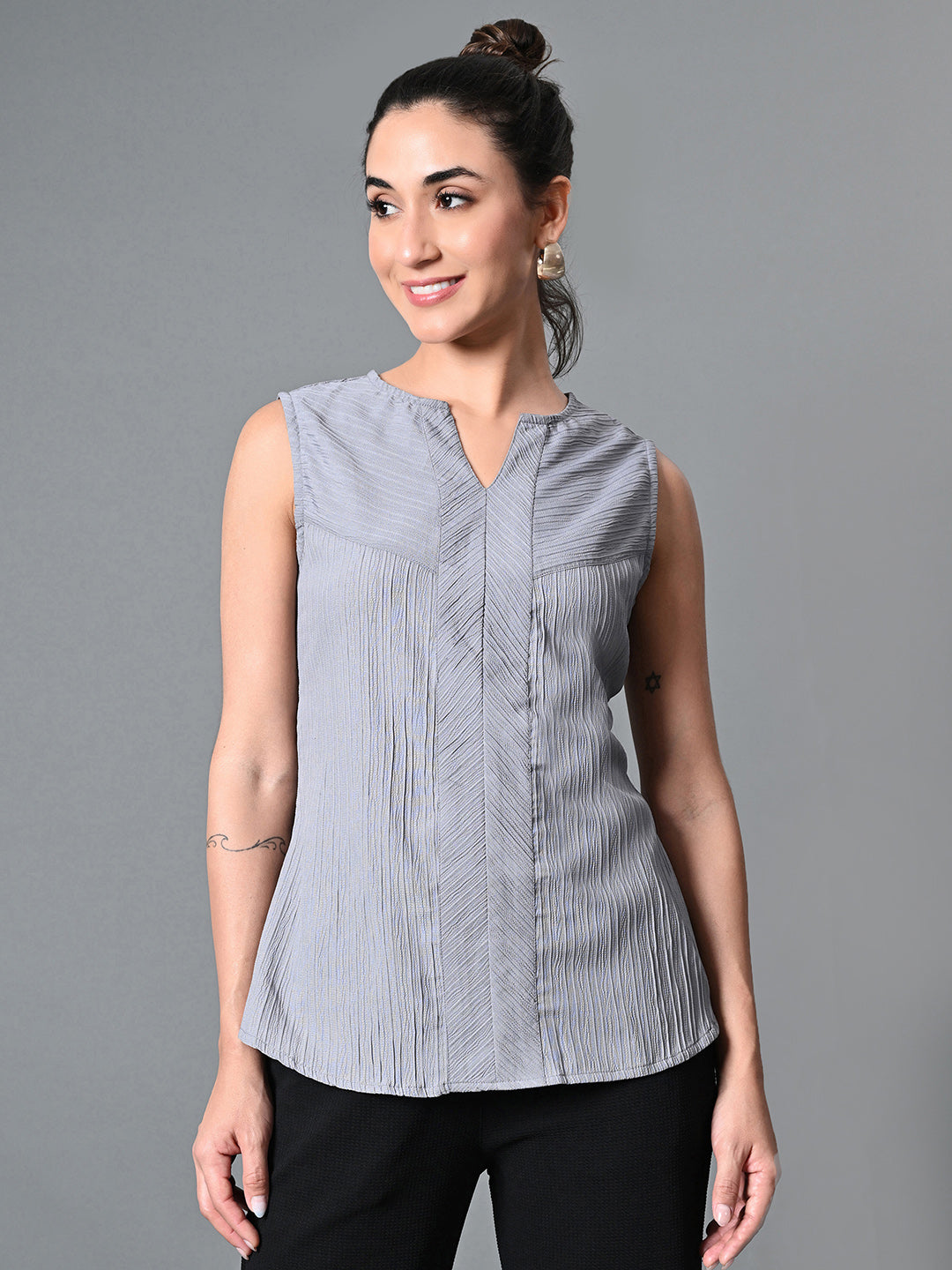 Myshka Women's Keyhole Neck Sleeveless Top in Grey Color