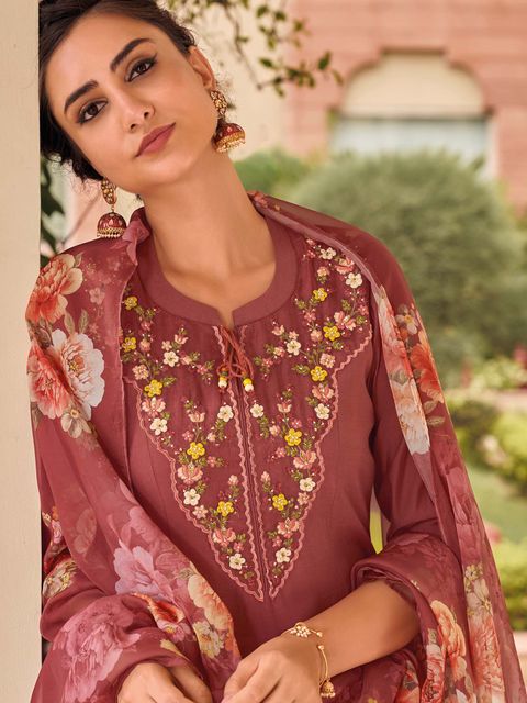 Lyush Women's Gajri Muslin Embroidery Straight Kurta Pant With Dupatta