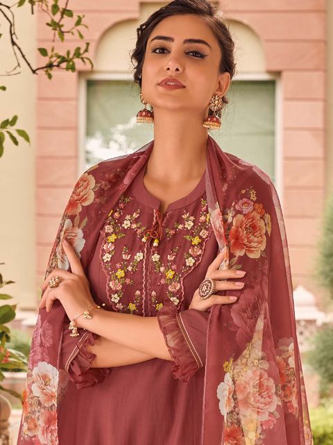 Lyush Women's Gajri Muslin Embroidery Straight Kurta Pant With Dupatta