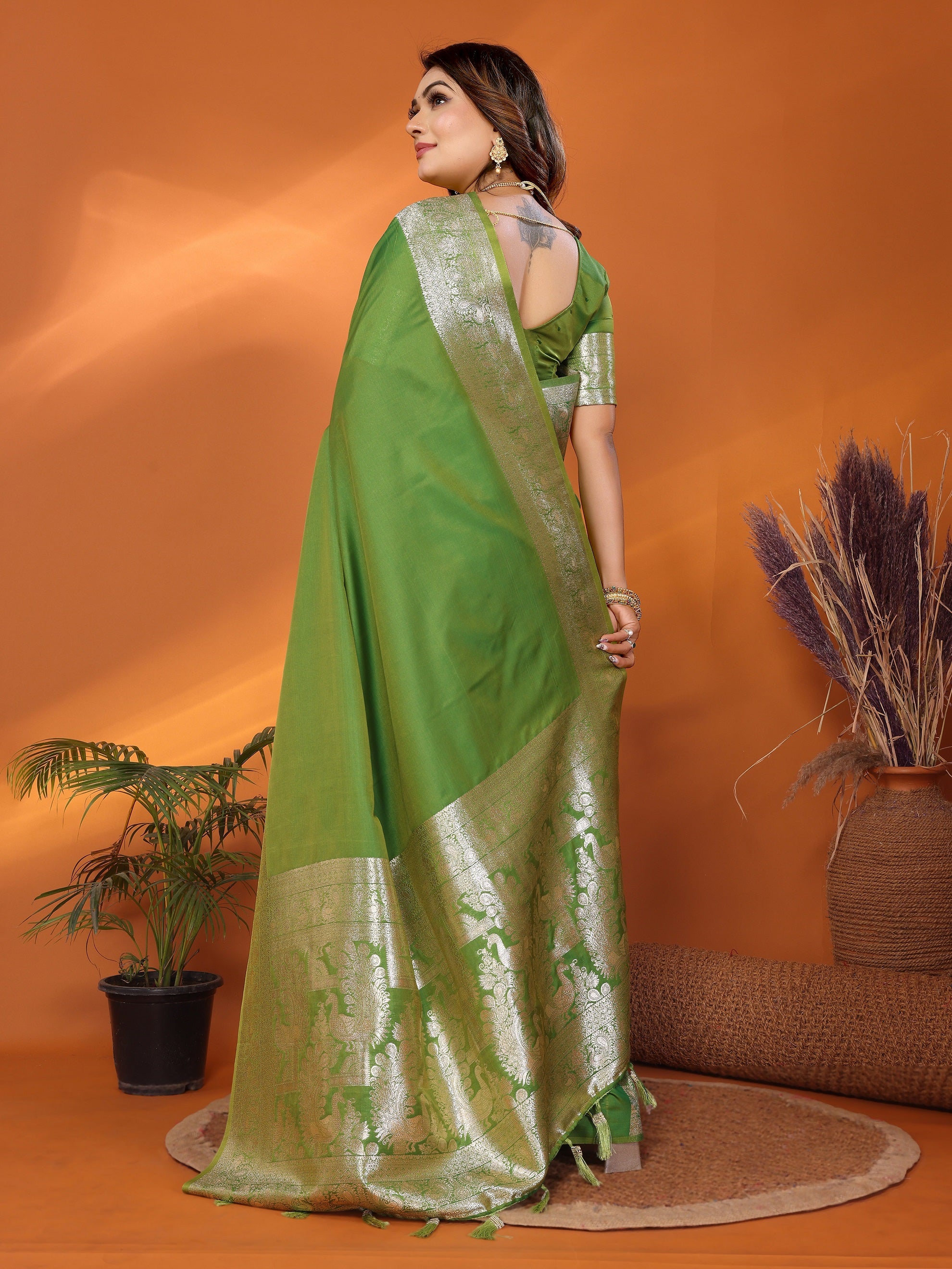 Vedant Vastram Soft Litchi Silk Banarasi Silk Saree - Mahendi - Distacart