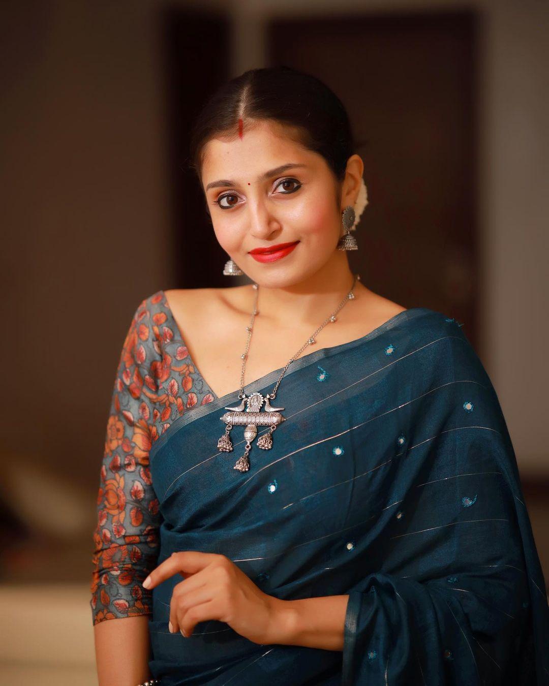 Blue Pure Linen Ethnic Motifs Saree with Unstitched Blouse - A2M