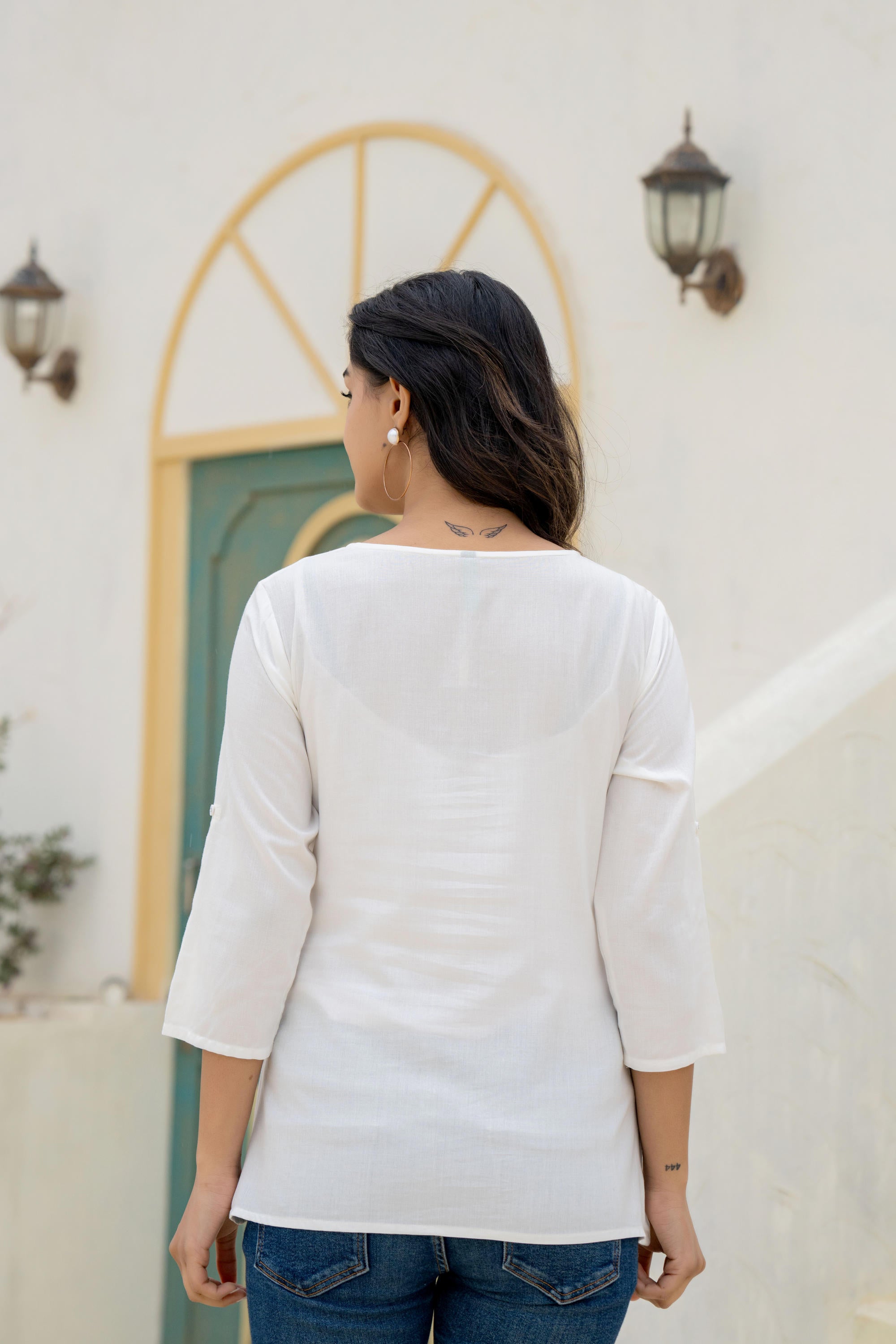 Juniper White Solid Viscose Tunic With Thread Work - Distacart