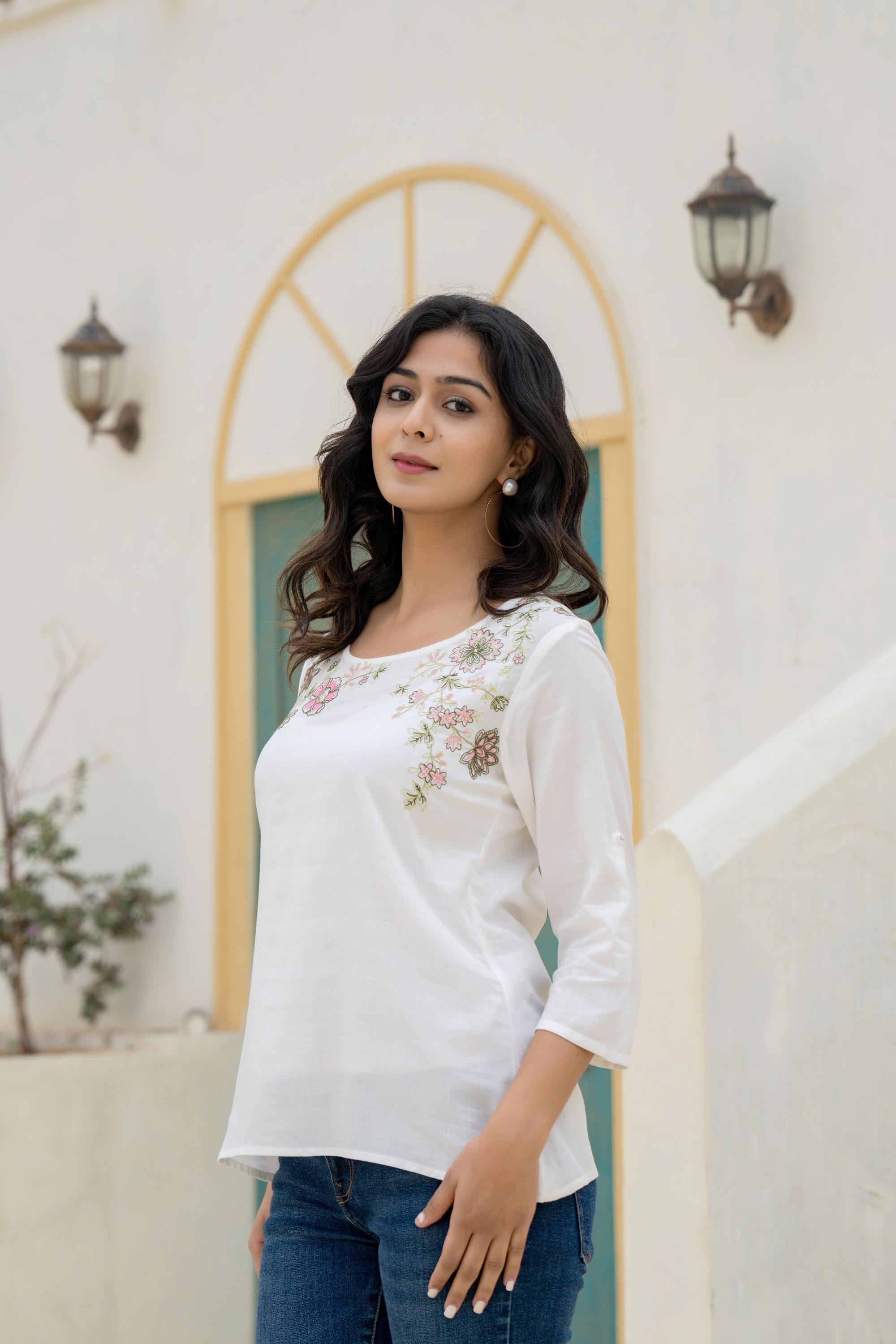 Juniper White Solid Viscose Tunic With Thread Work - Distacart