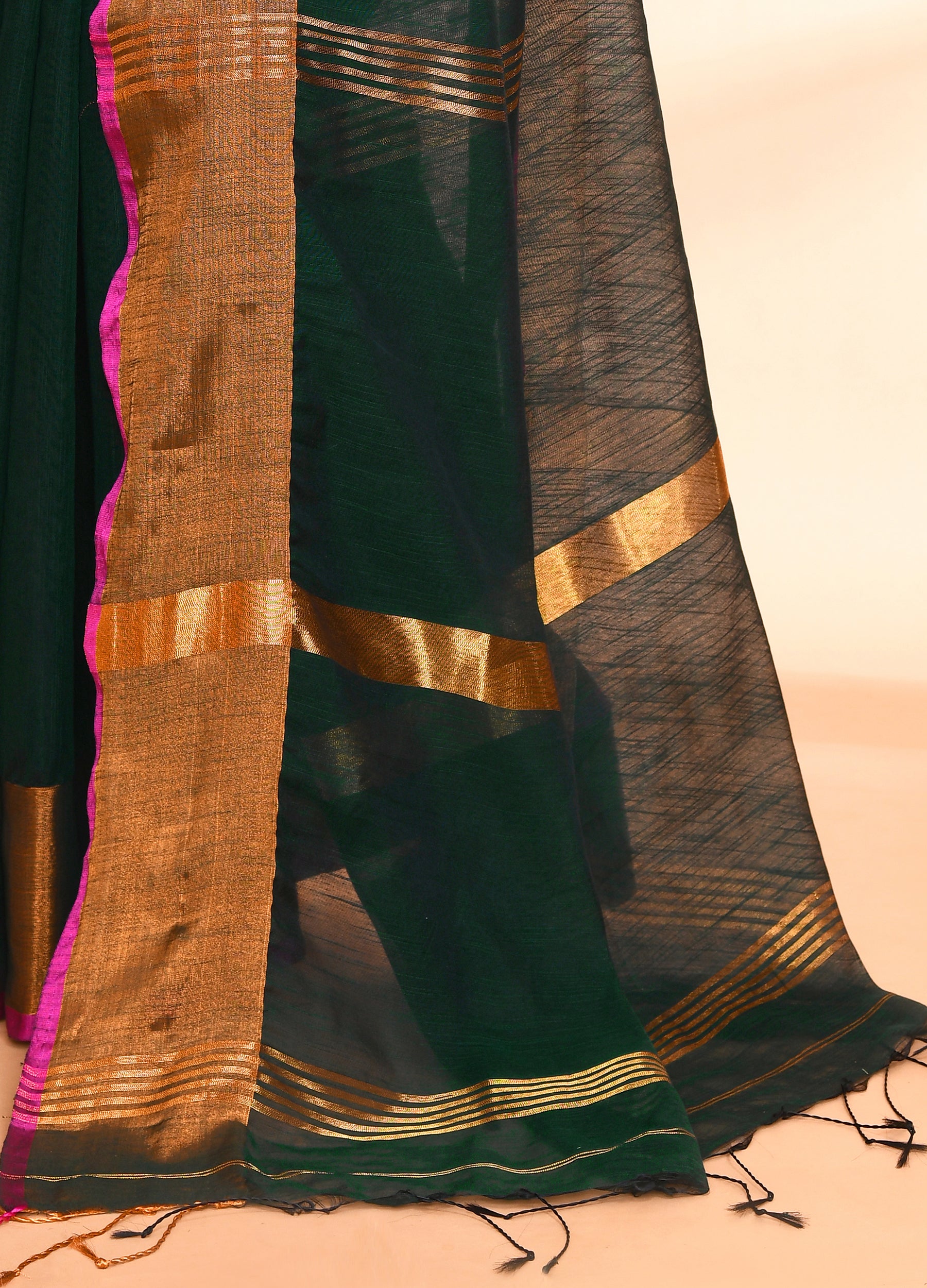 Piyari Fashion Women`s Cotton Blend Dark Green Handloom Saree With Blouse