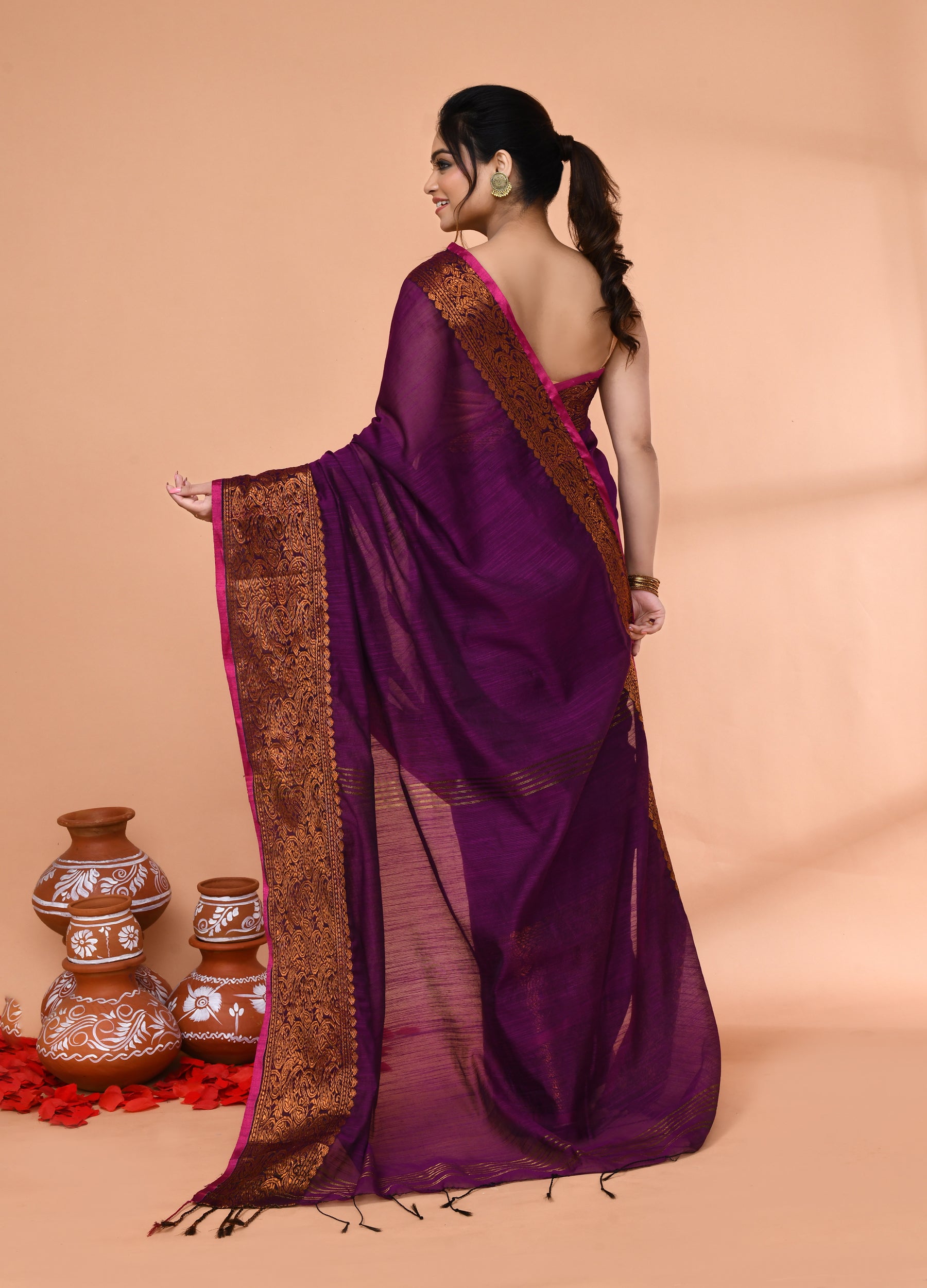 Piyari Fashion Women`s Cotton Blend Magenta Handloom Saree With Blouse