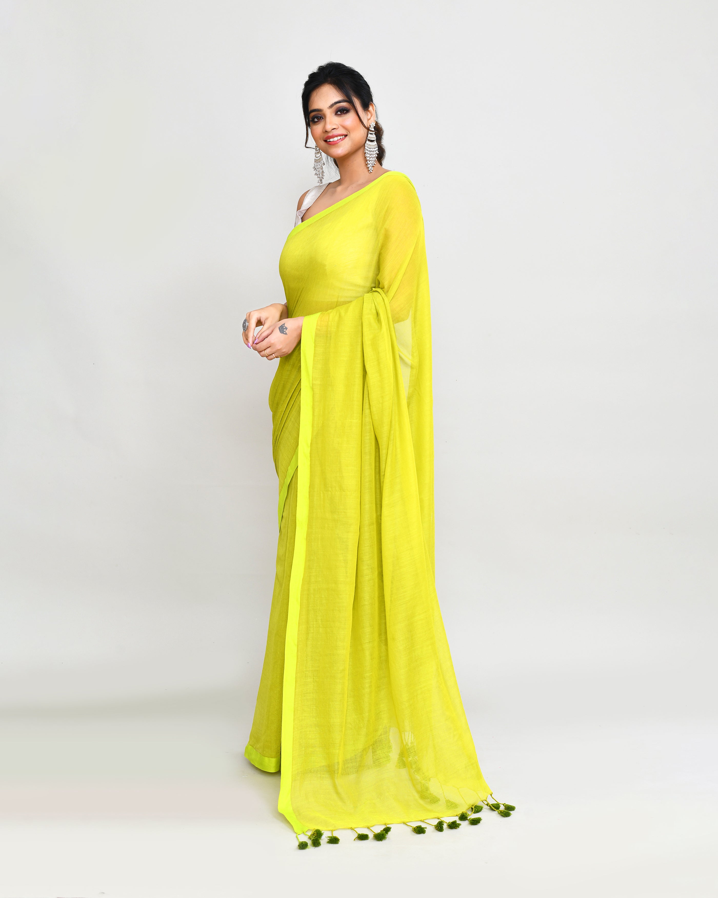 Piyari Fashion Woven's Lime Mulmul Cotton Saree With Tassels