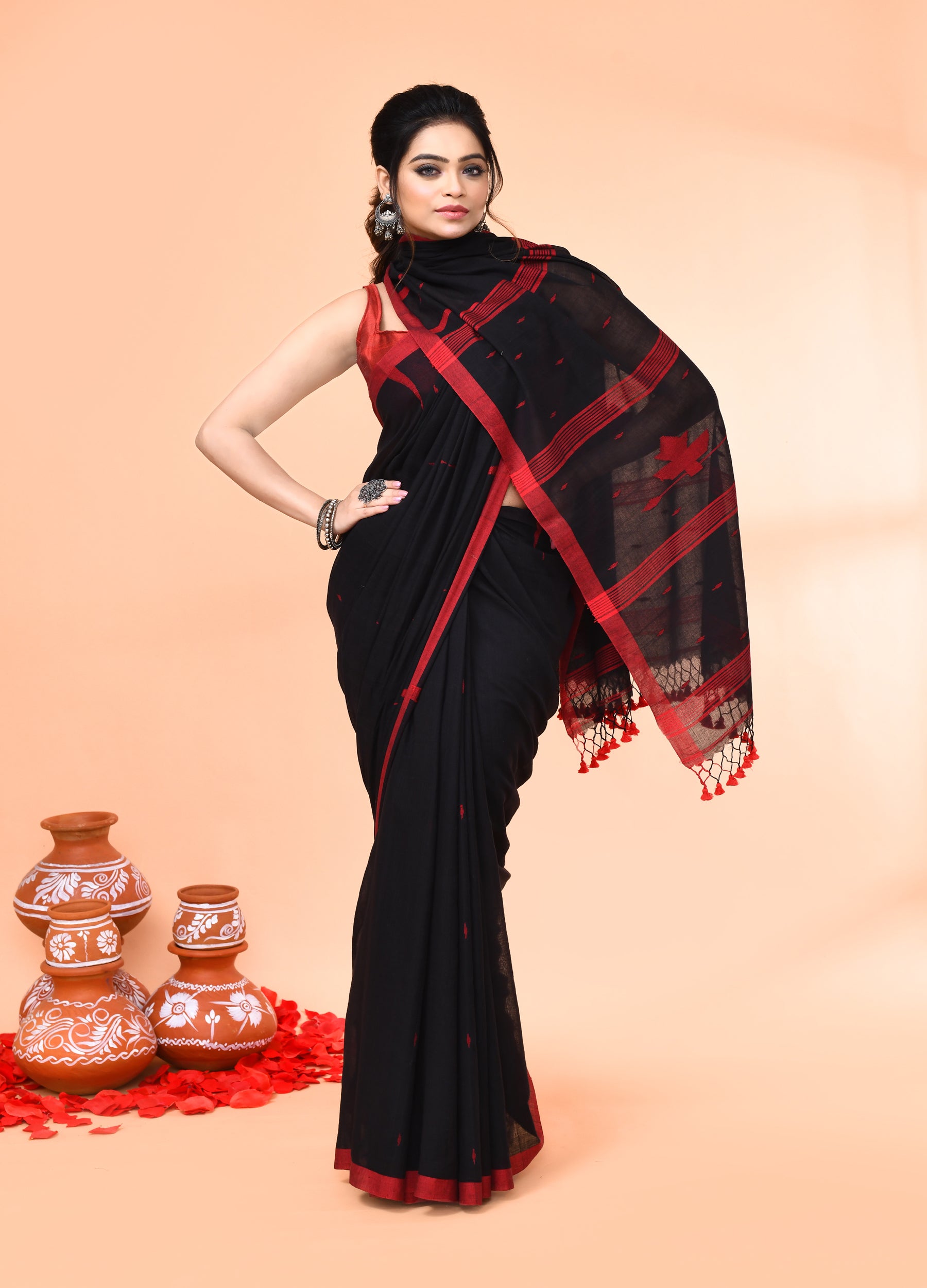 Piyari Fashion Women`s Black Mul Cotton Handloom Jamdani Saree With Blouse