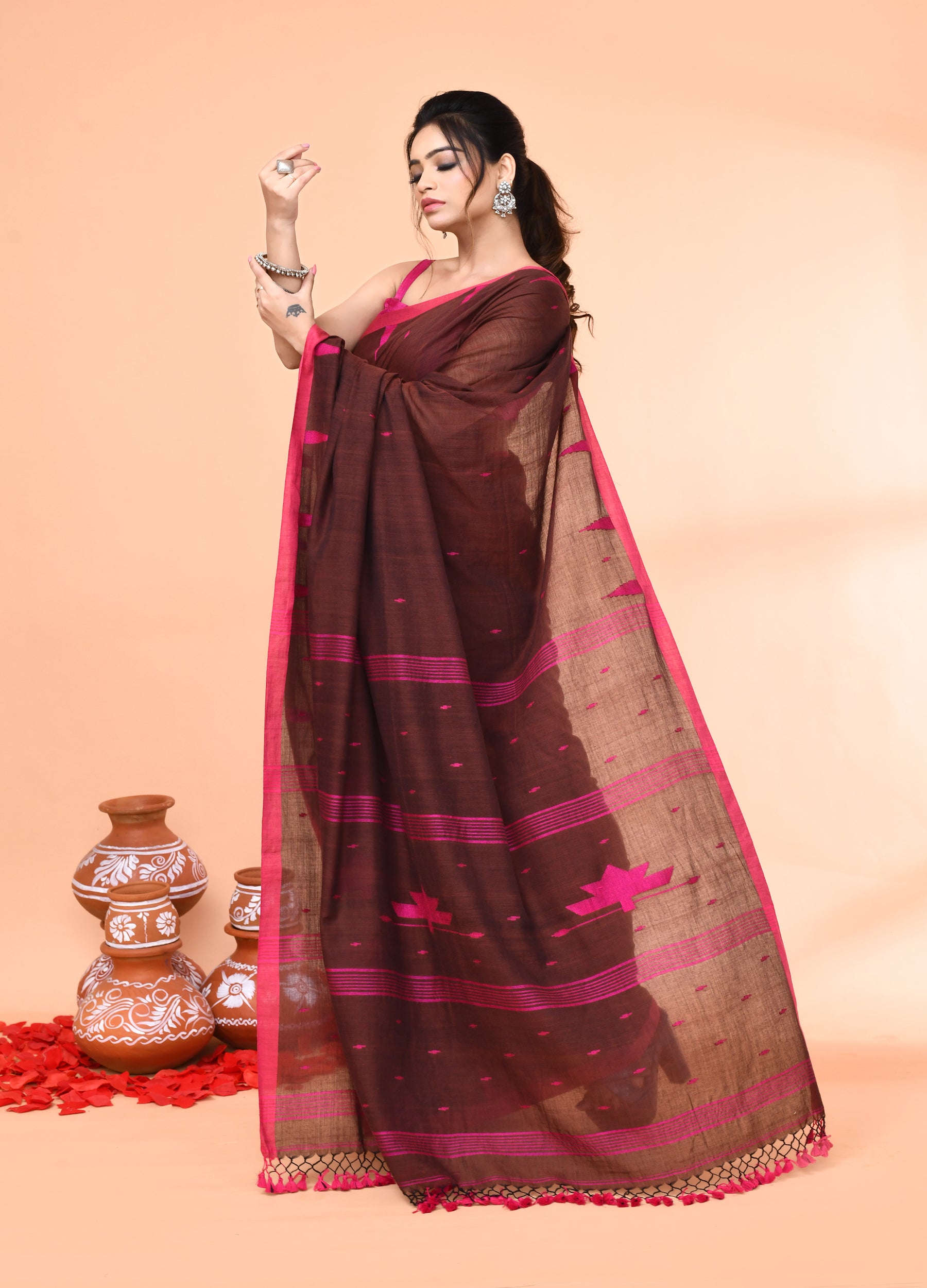 Piyari Fashion Women`s Brown Mul Cotton Handloom Jamdani Saree With Blouse