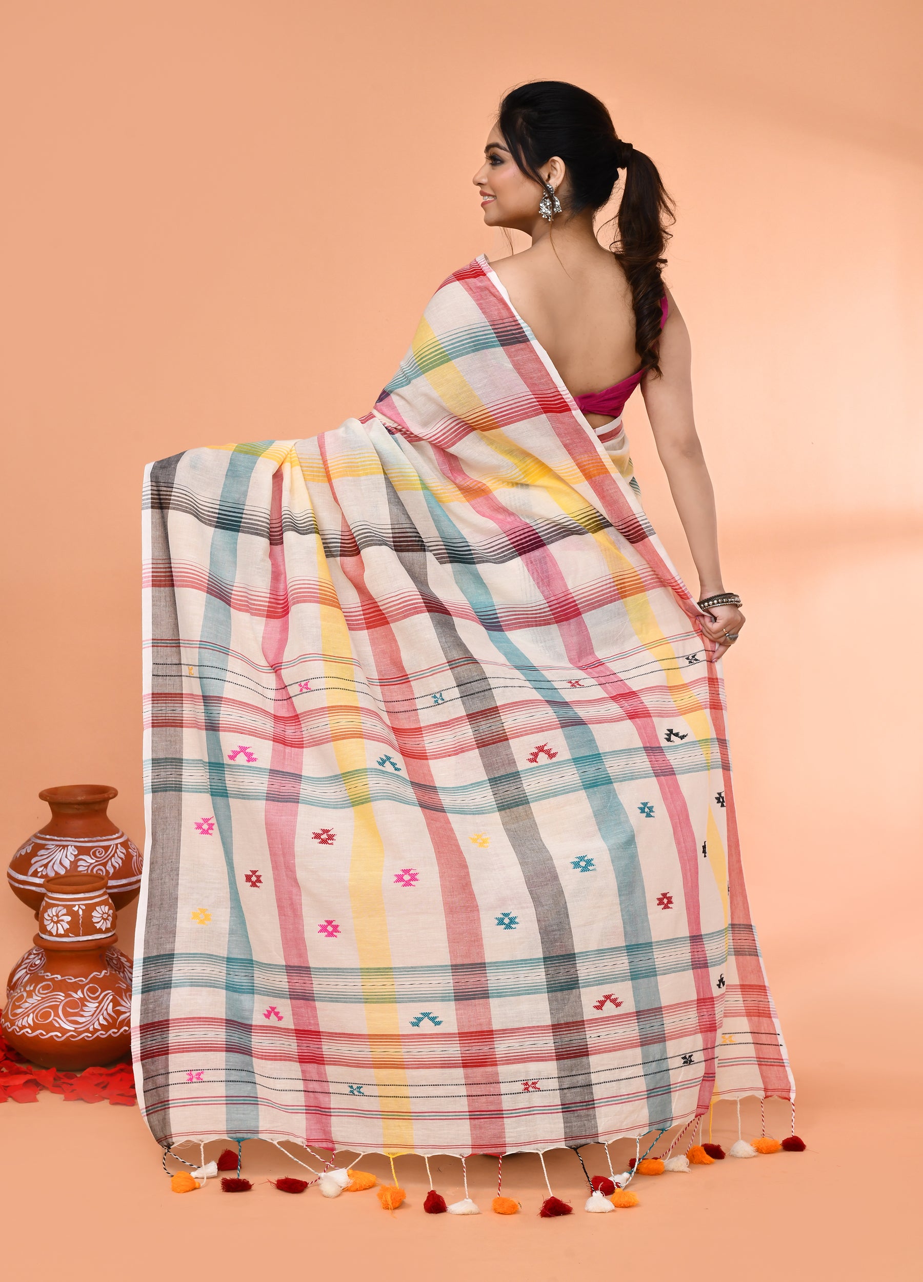 Piyari Fashion Women`s Off White Mul Cotton Handloom Jamdani Saree With Blouse