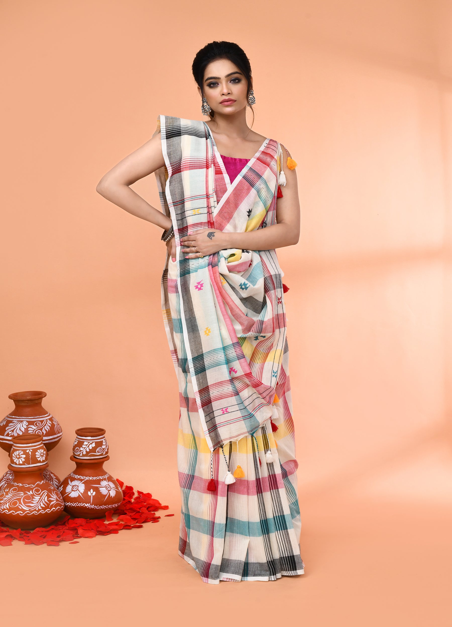 Piyari Fashion Women`s Off White Mul Cotton Handloom Jamdani Saree With Blouse