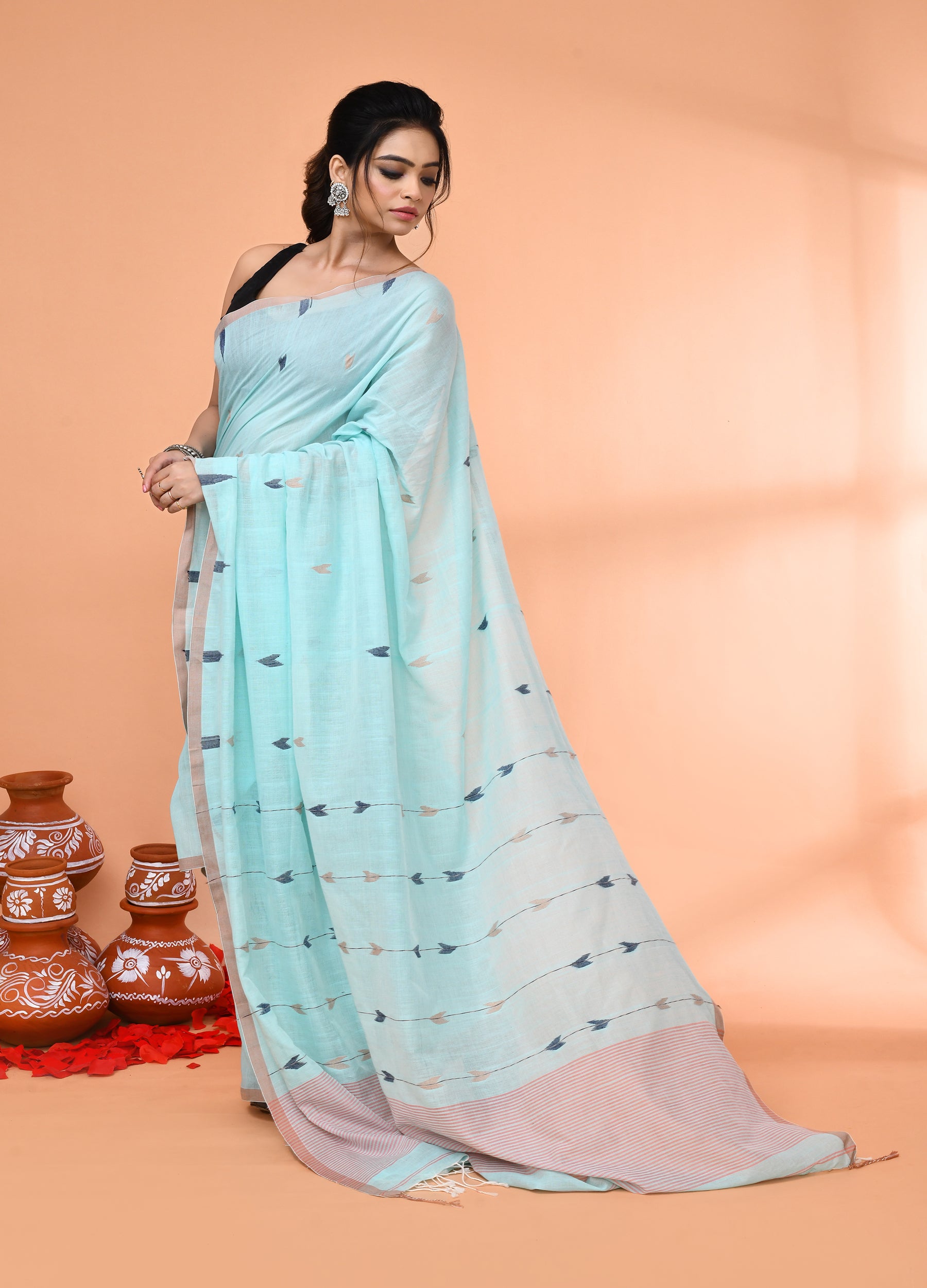 Piyari Fashion Women`s Light Sky Blue Cotton Handloom Jamdani Saree With Blouse