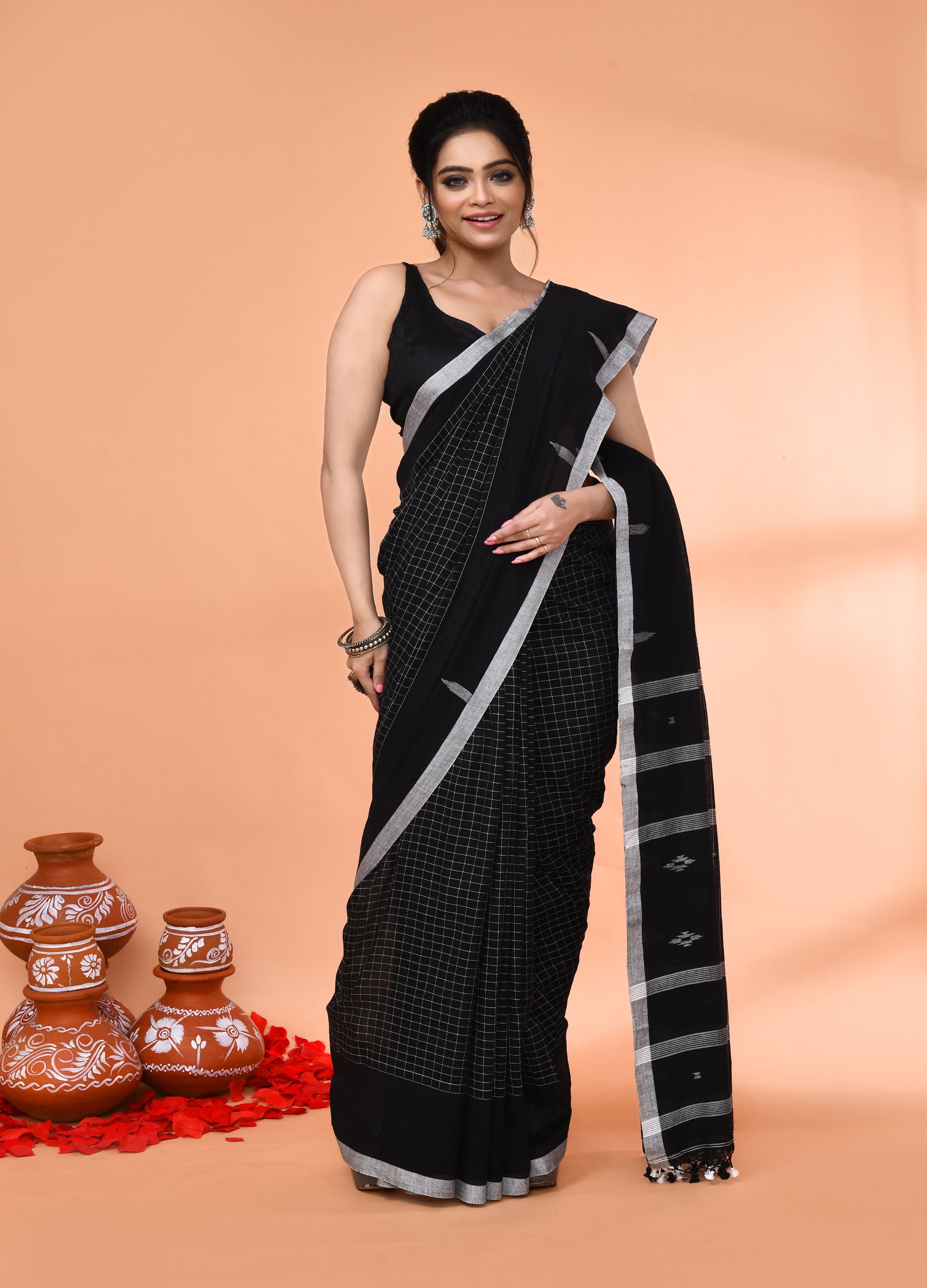 Piyari Fashion Women`s Black Mul Cotton Handloom Jamdani Saree With Blouse