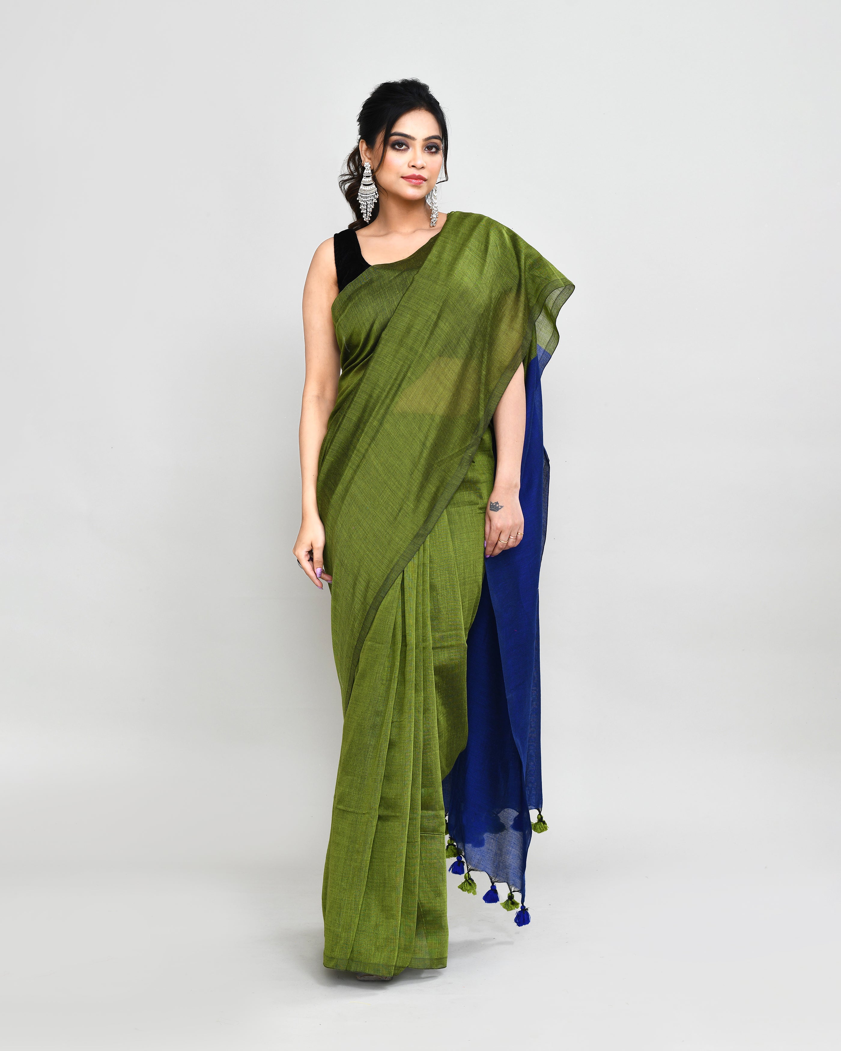 Piyari Fashion Handspun Cotton Moss Green Handloom Saree With Blouse