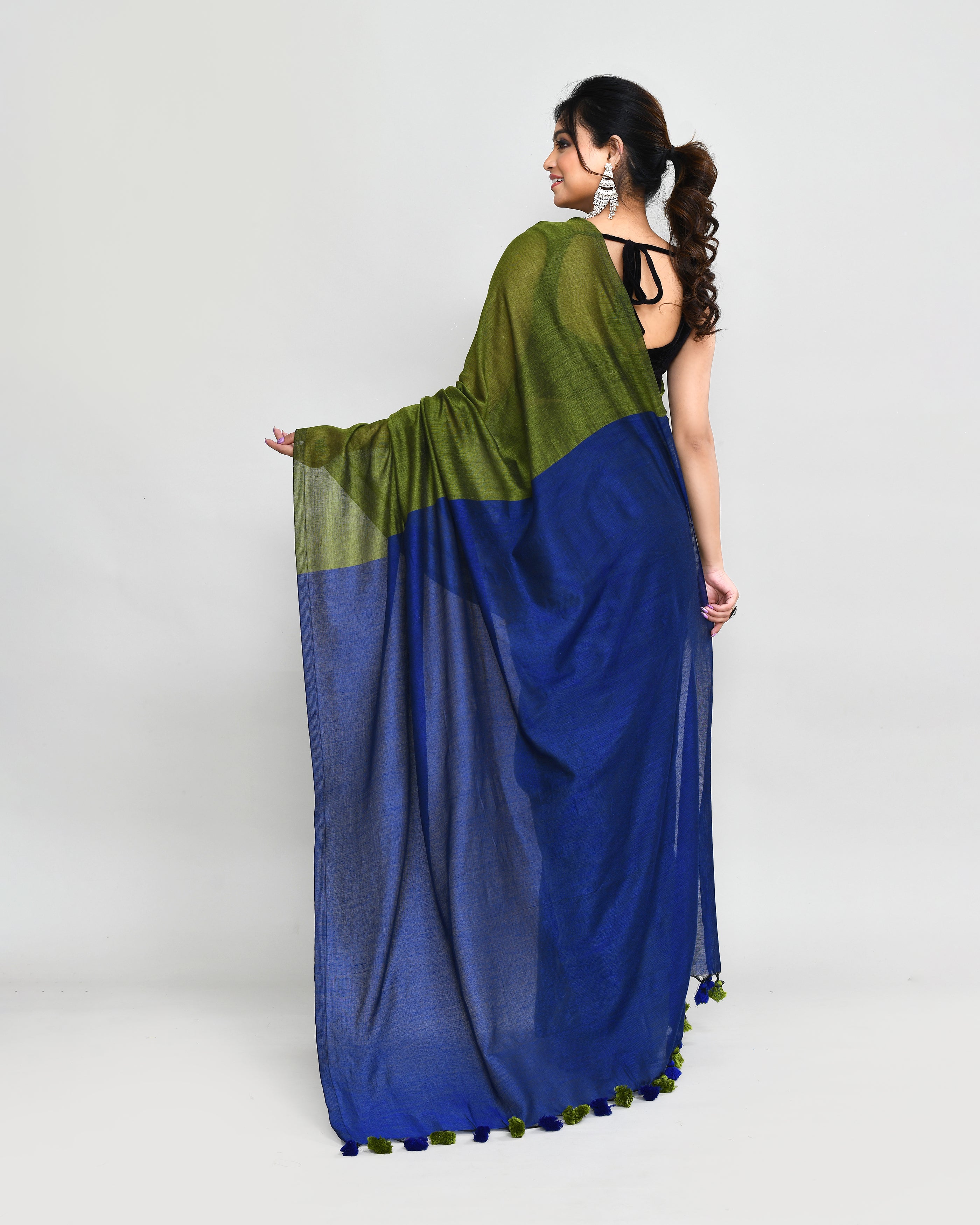 Piyari Fashion Handspun Cotton Moss Green Handloom Saree With Blouse