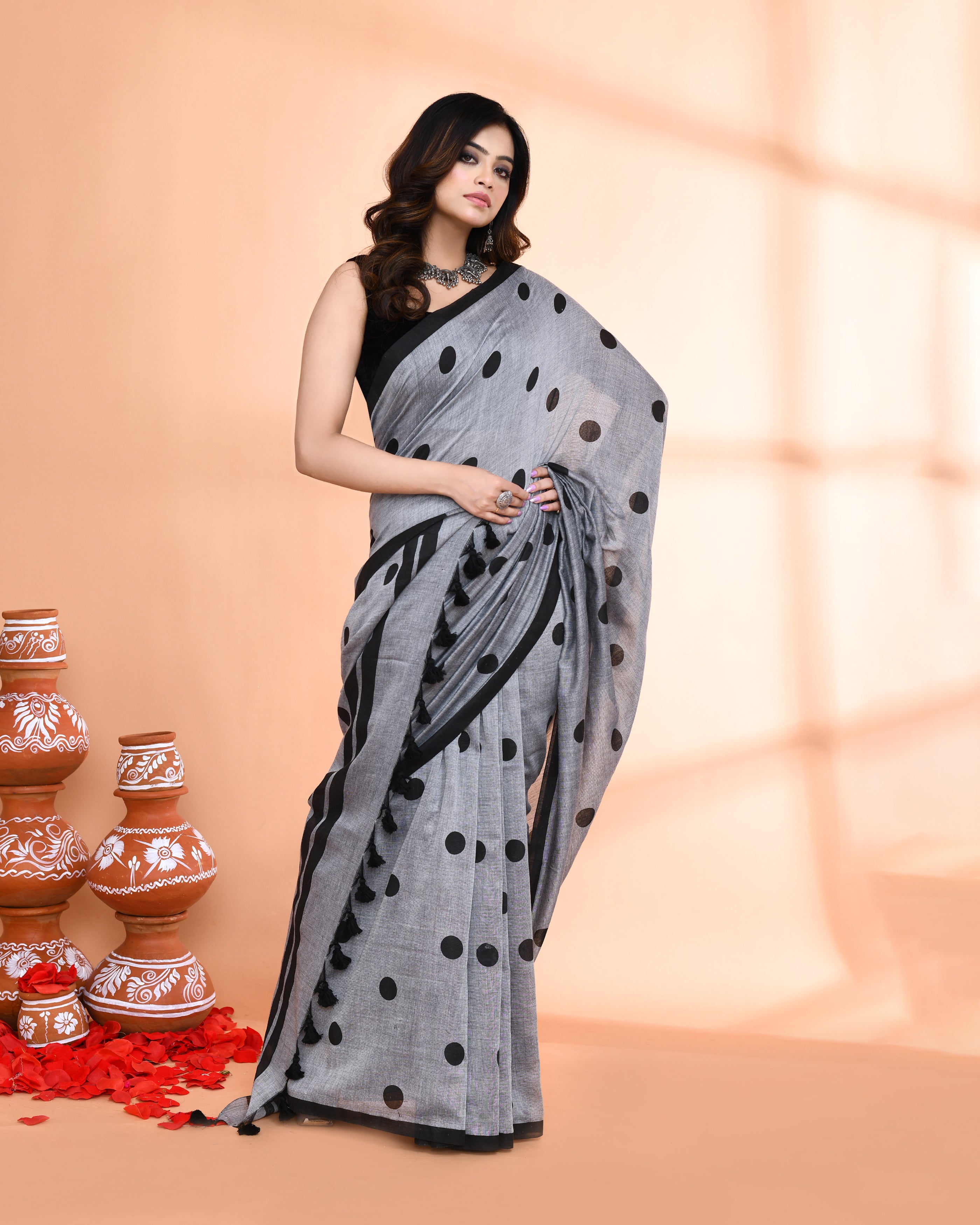 Piyari Fashion Handspun Printed Cotton Silver Grey Handloom Saree With Blouse
