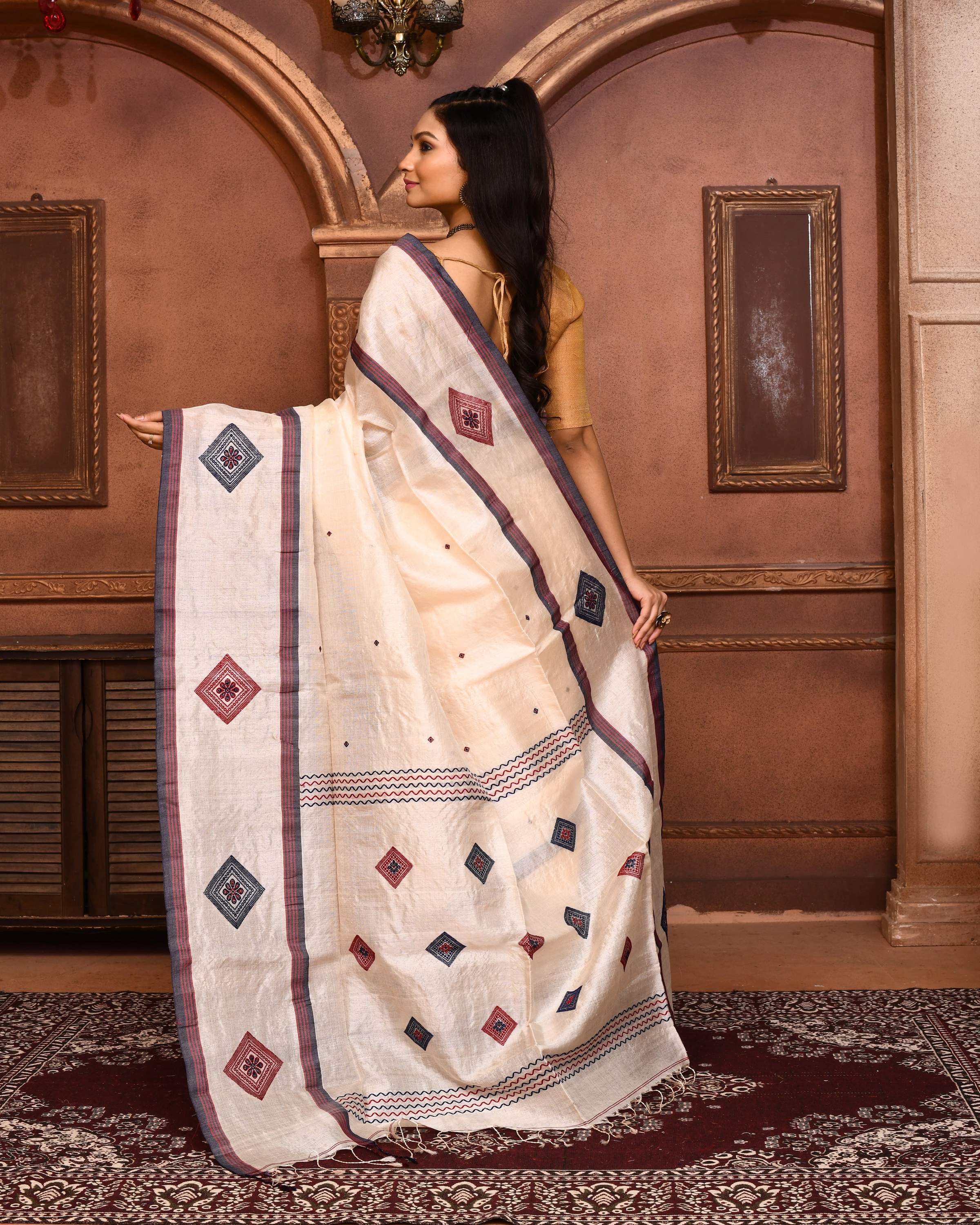 Piyari Fashion Off White Tussar Silk Jamdani Saree With Blouse Piece