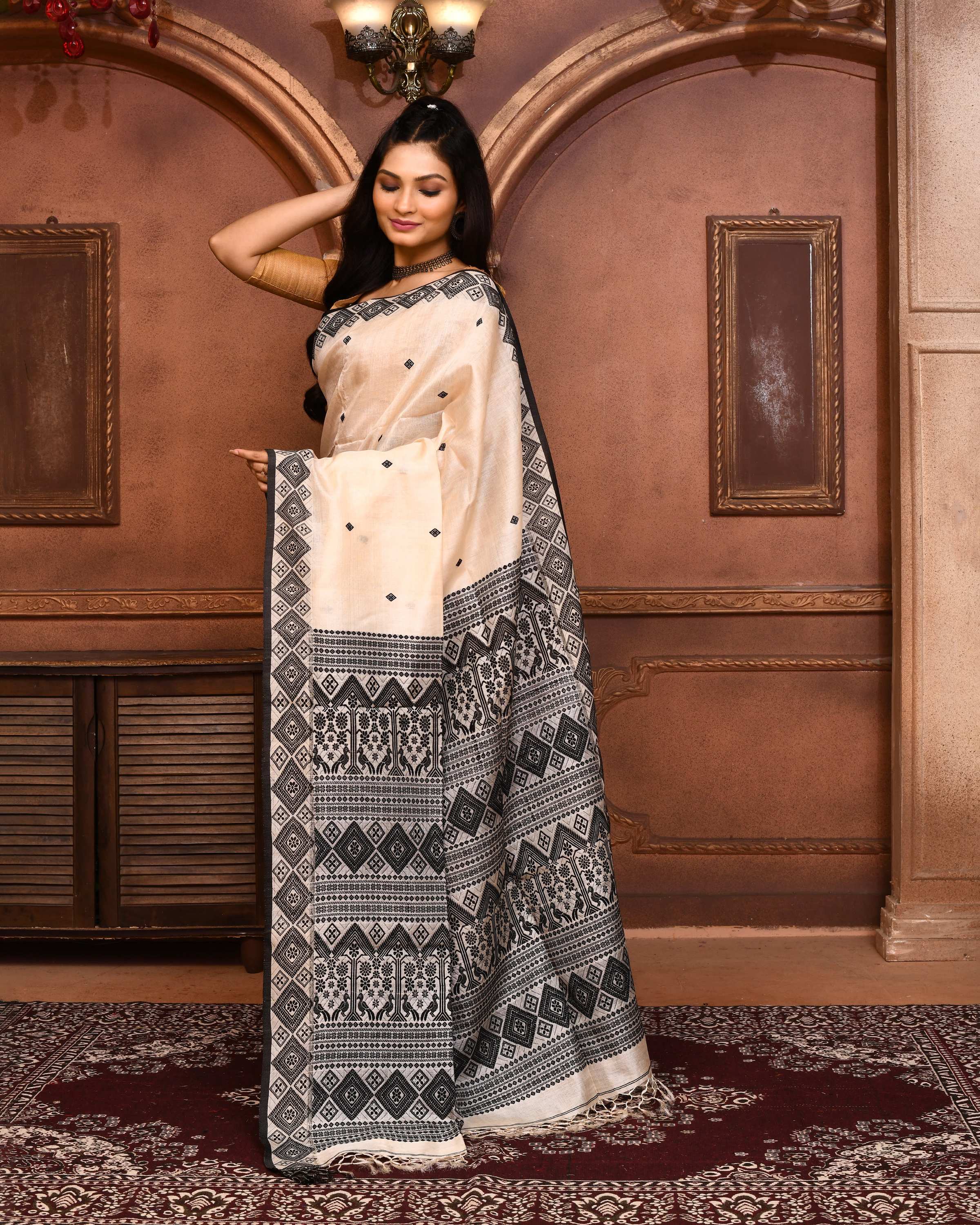 Piyari Fashion Off White Tussar Silk Jamdani Saree With Blouse Piece