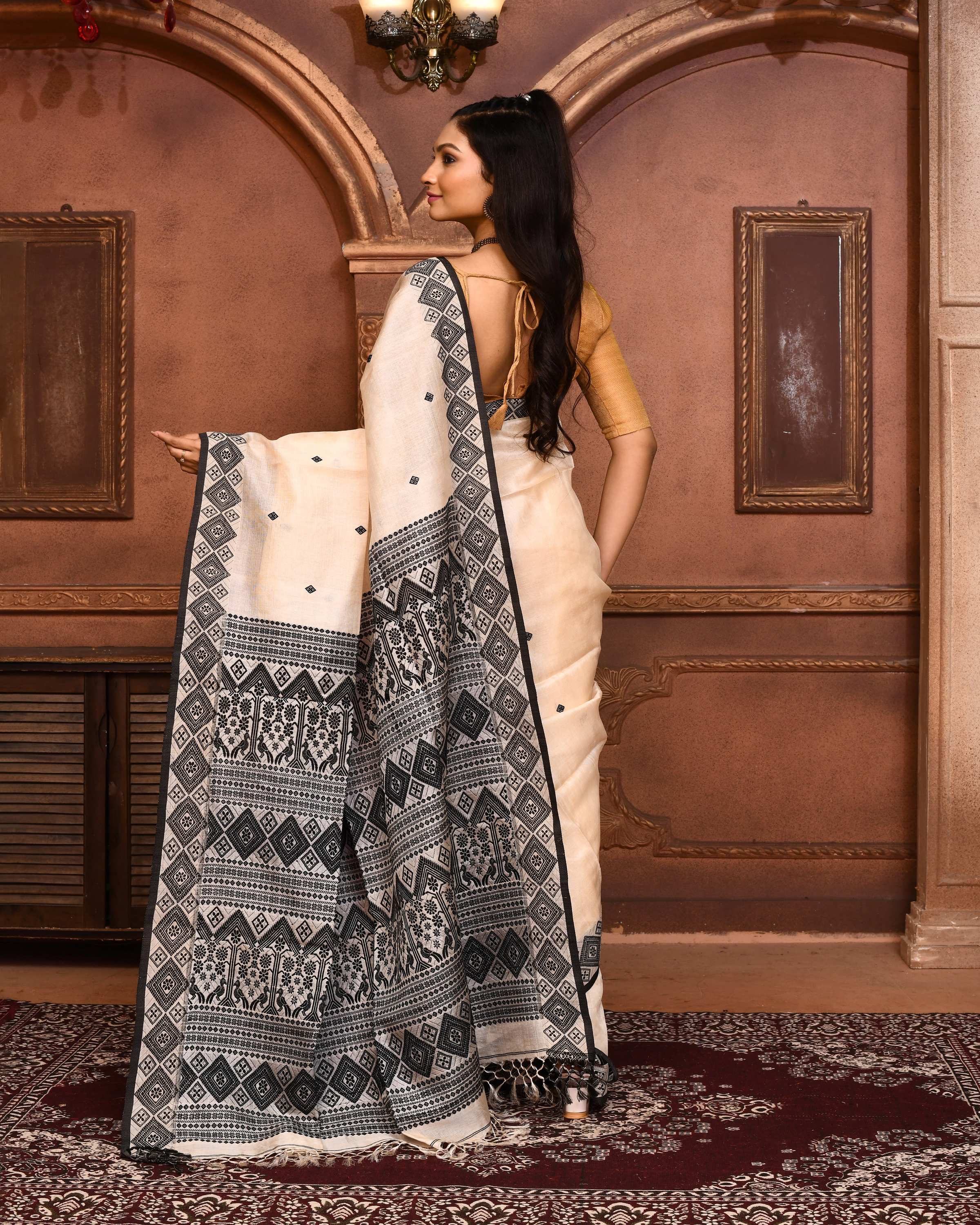 Piyari Fashion Off White Tussar Silk Jamdani Saree With Blouse Piece