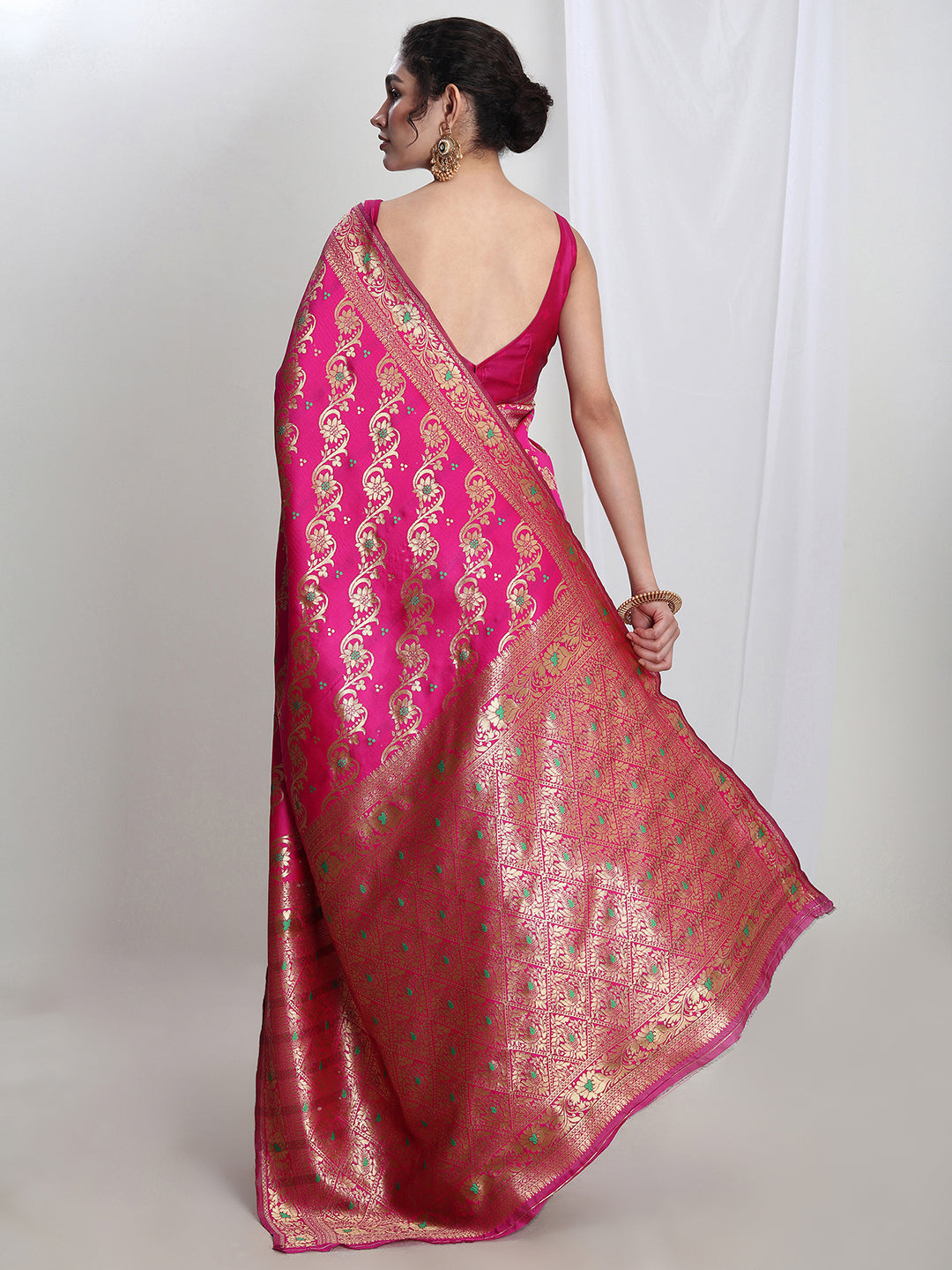 Janasya Pink Silk Blend Floral Jacquard Saree