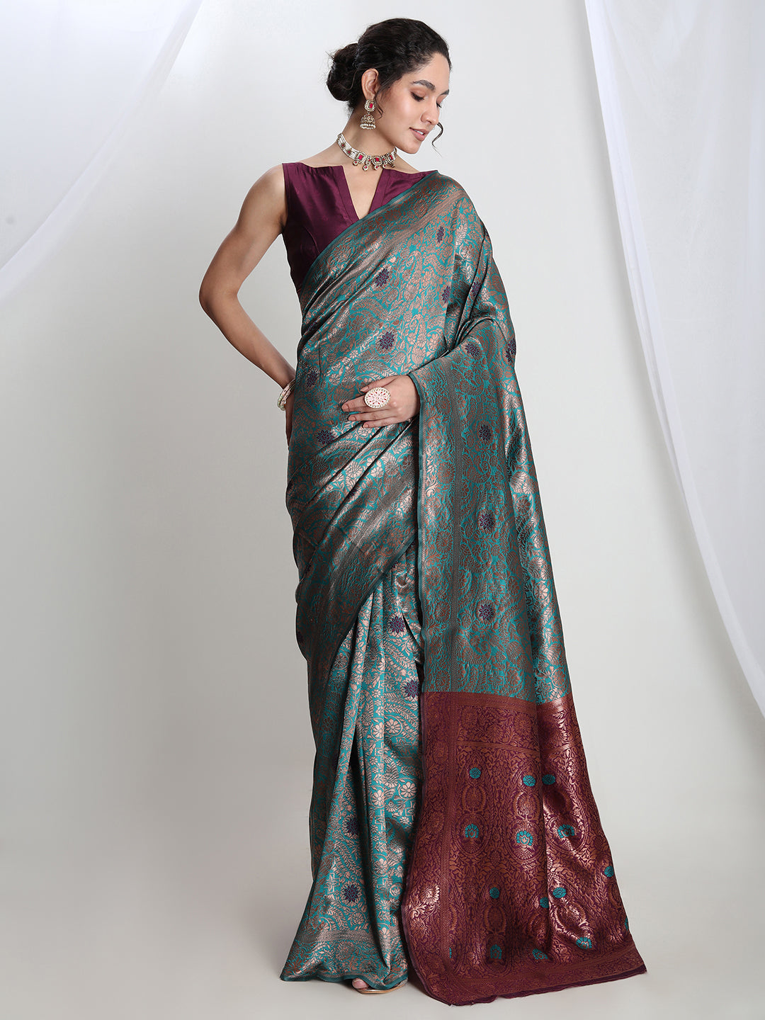 Janasya Sea Green Silk Blend Floral Jacquard Saree