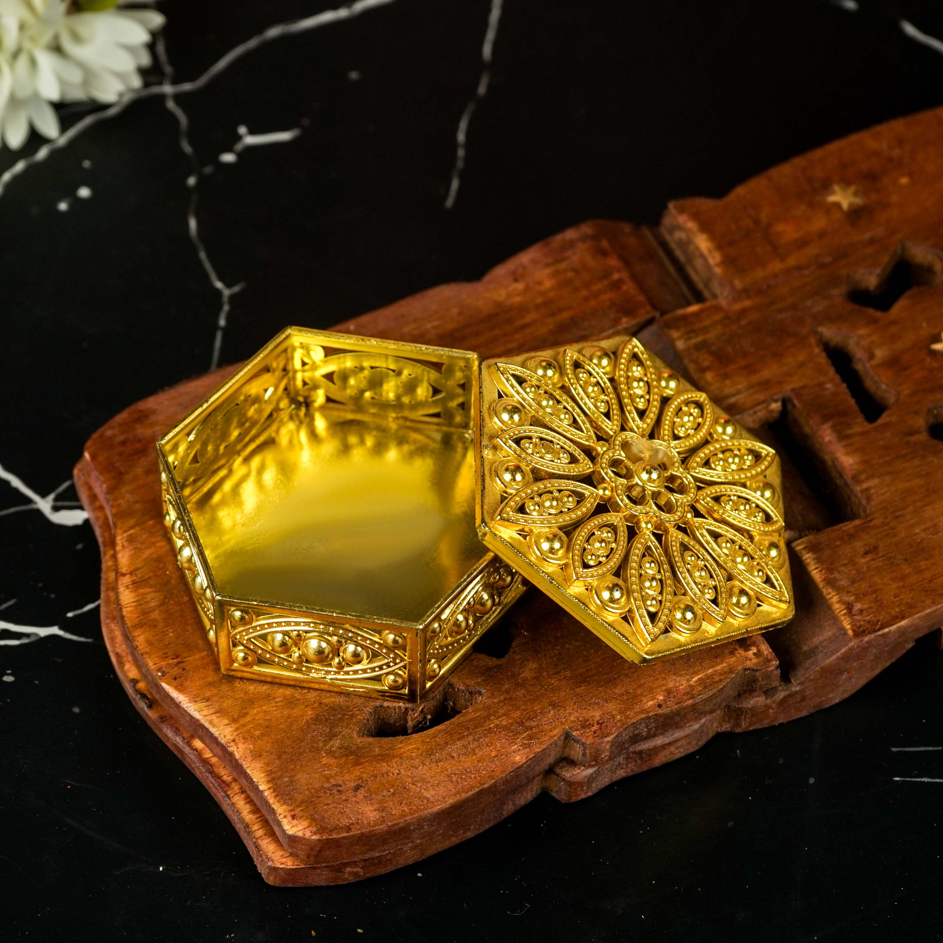 Sri Rudra Gold Fancy Heaxgon Box (EAN Code 8906101491872) - Distacart