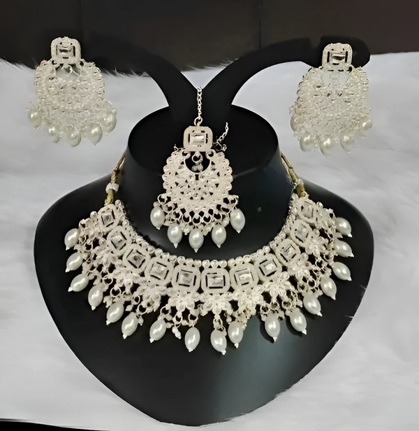 Jewel City Elegant Kundan Pearl Choker Necklace Set - Traditional Indian Bridal Jewelry with Earrings & Maang Tikka