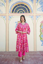 Thumbnail for Vaasva Women Pink Muslin Pleated Kurta & Pant Clothing Set - Distacart