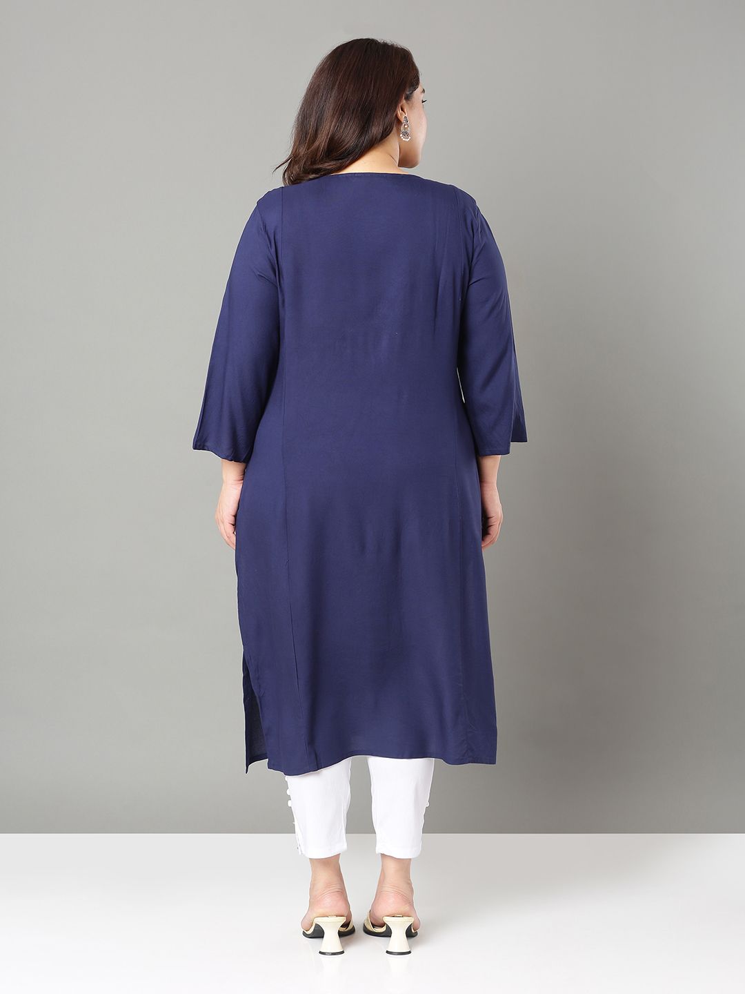 Sztori Plus Size Floral Yoke Design Sequinned Straight Kurta - Distacart