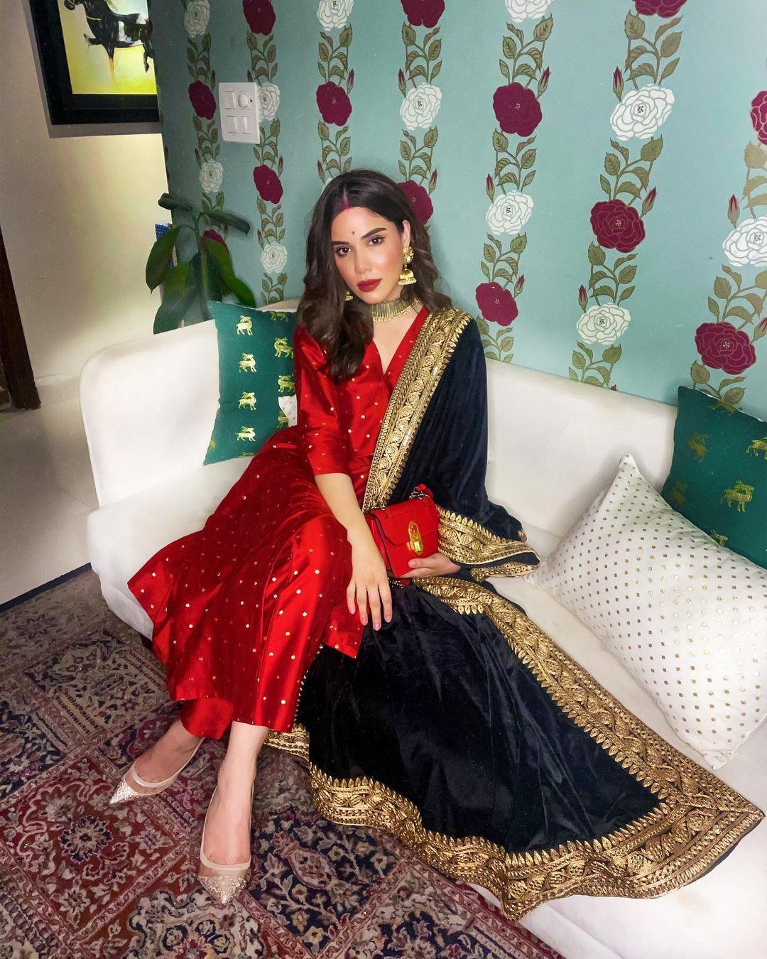 trueBrowns Black Velvet Embroidered Lace Shawl - Distacart