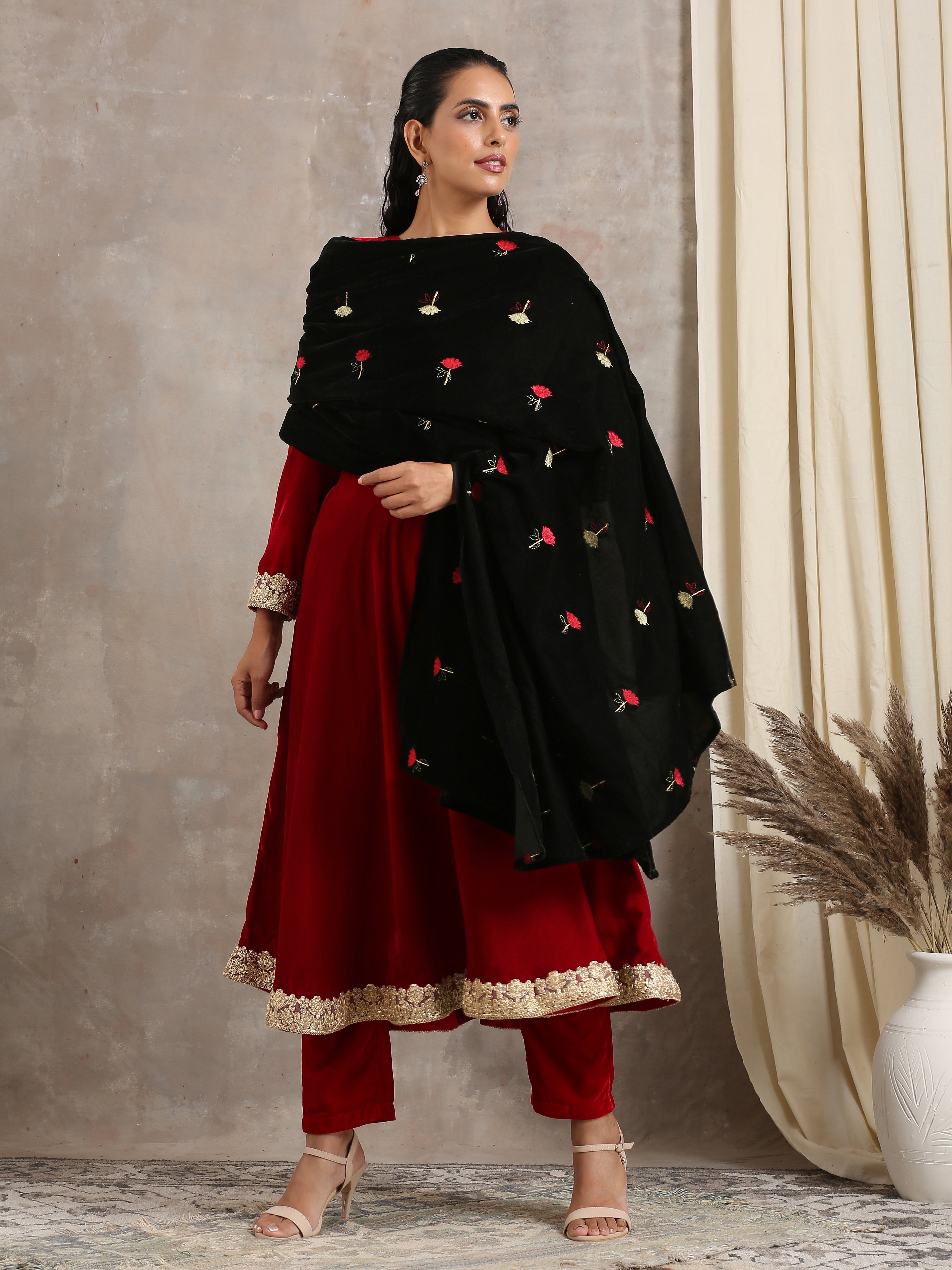 trueBrowns Black Velvet Embroidered Shawl - Distacart