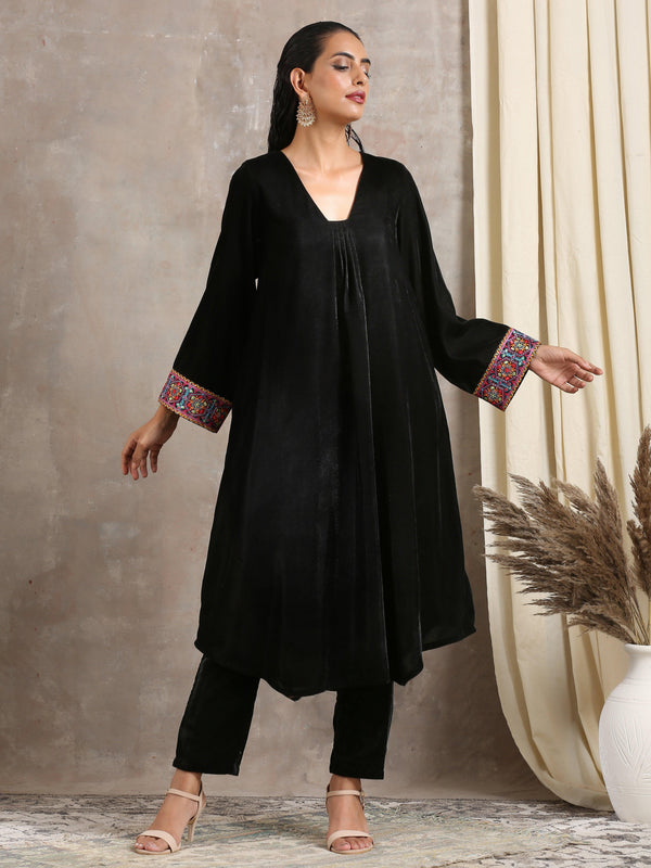 trueBrowns Black Velvet Embroidered Lace Kurta - Distacart