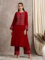 Thumbnail for trueBrowns Red Velvet Embroidered Slit Kurta - Distacart