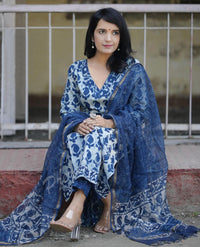 Thumbnail for Lyush Women Party Wear Flower Printed Kurta With Pant And Dupatta Set - Blue