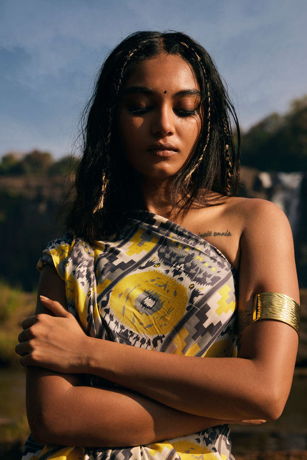 trueBrowns Yellow Muslin Ikat Saree - Distacart