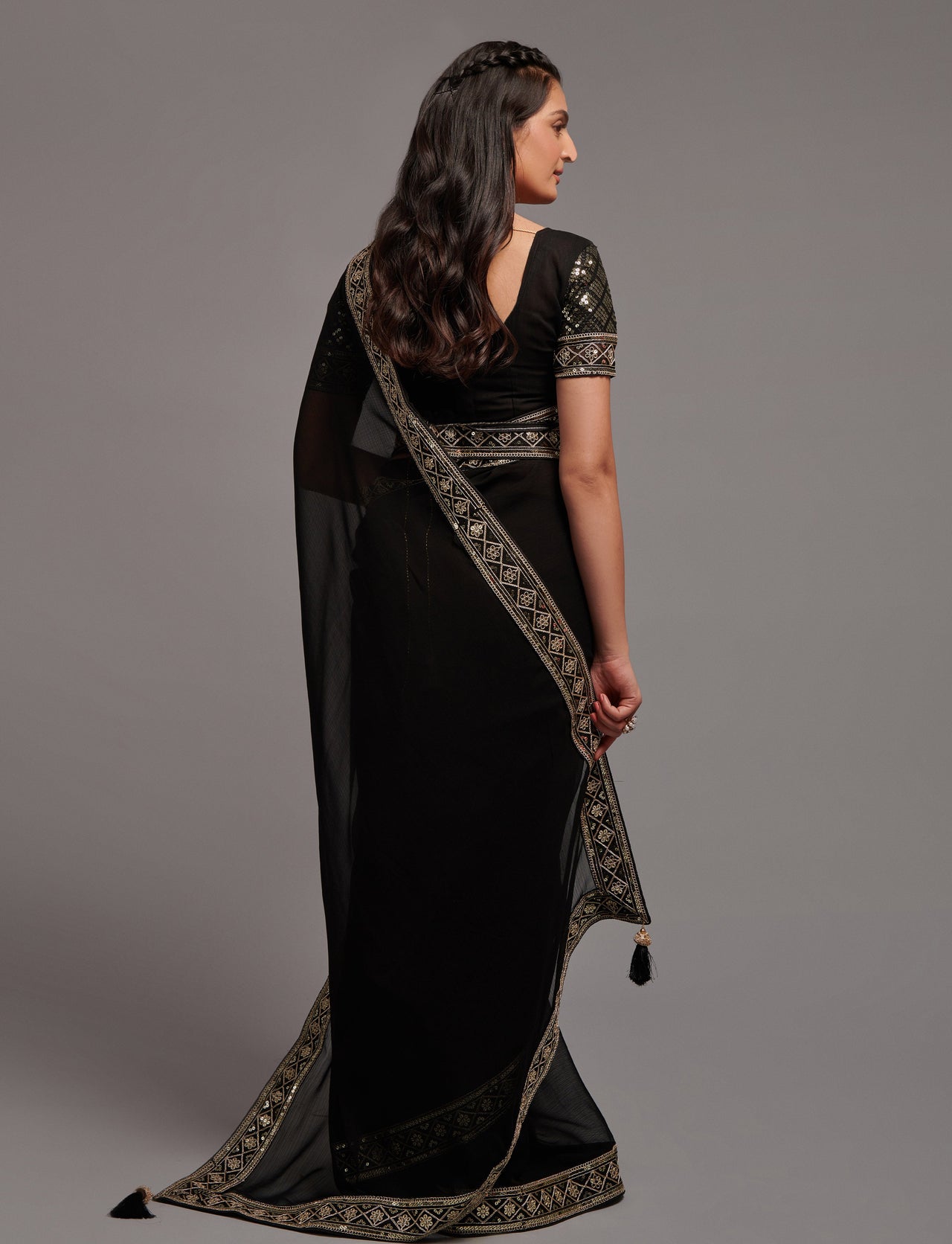 NOZ2TOZ Women Party Wear Premium Chinon Silk Saree with Unstitched Blouse - Black