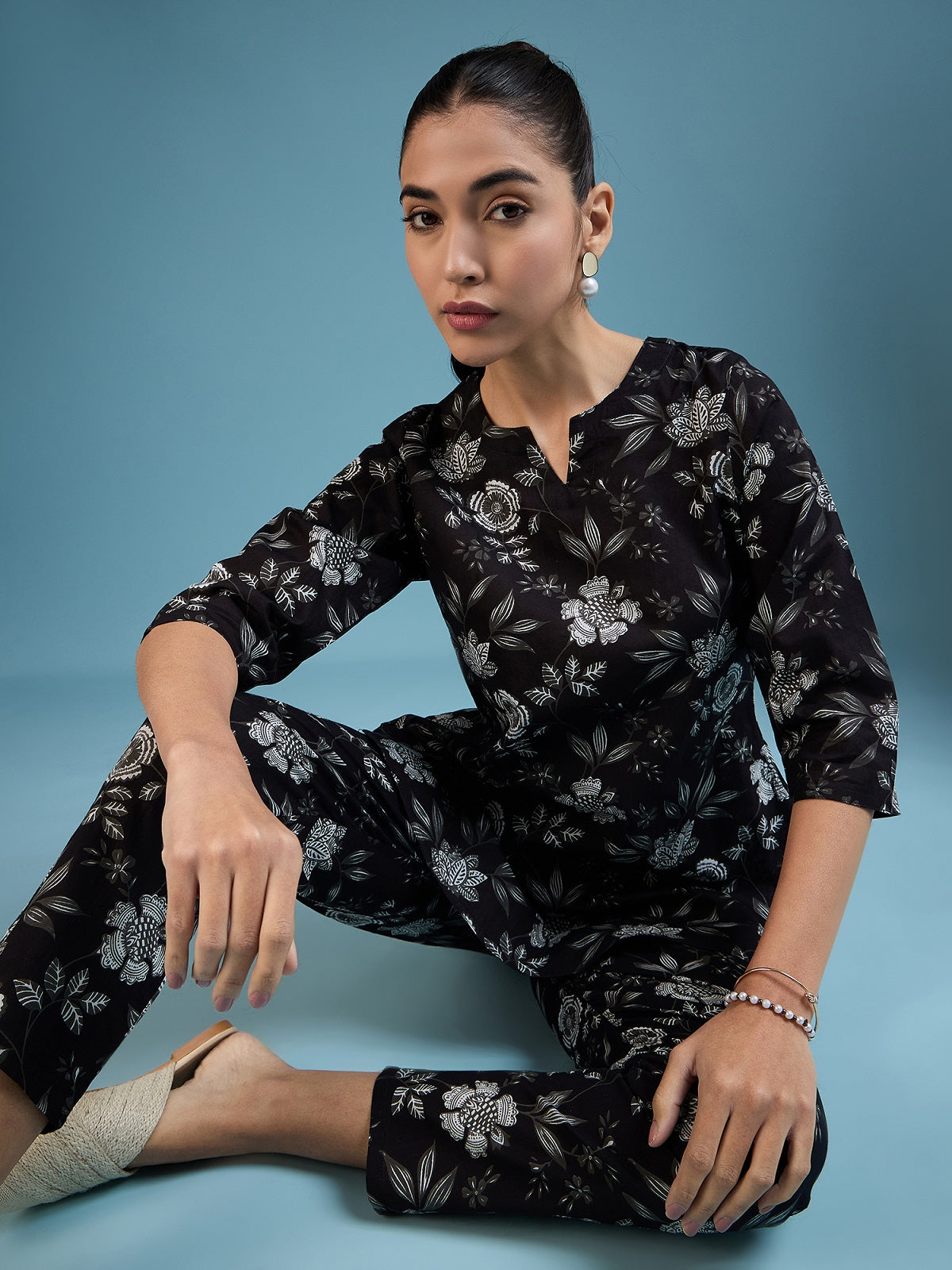 NOZ2TOZ Women Party Wear Flower Printed Co-Ord Set With Pant - Black
