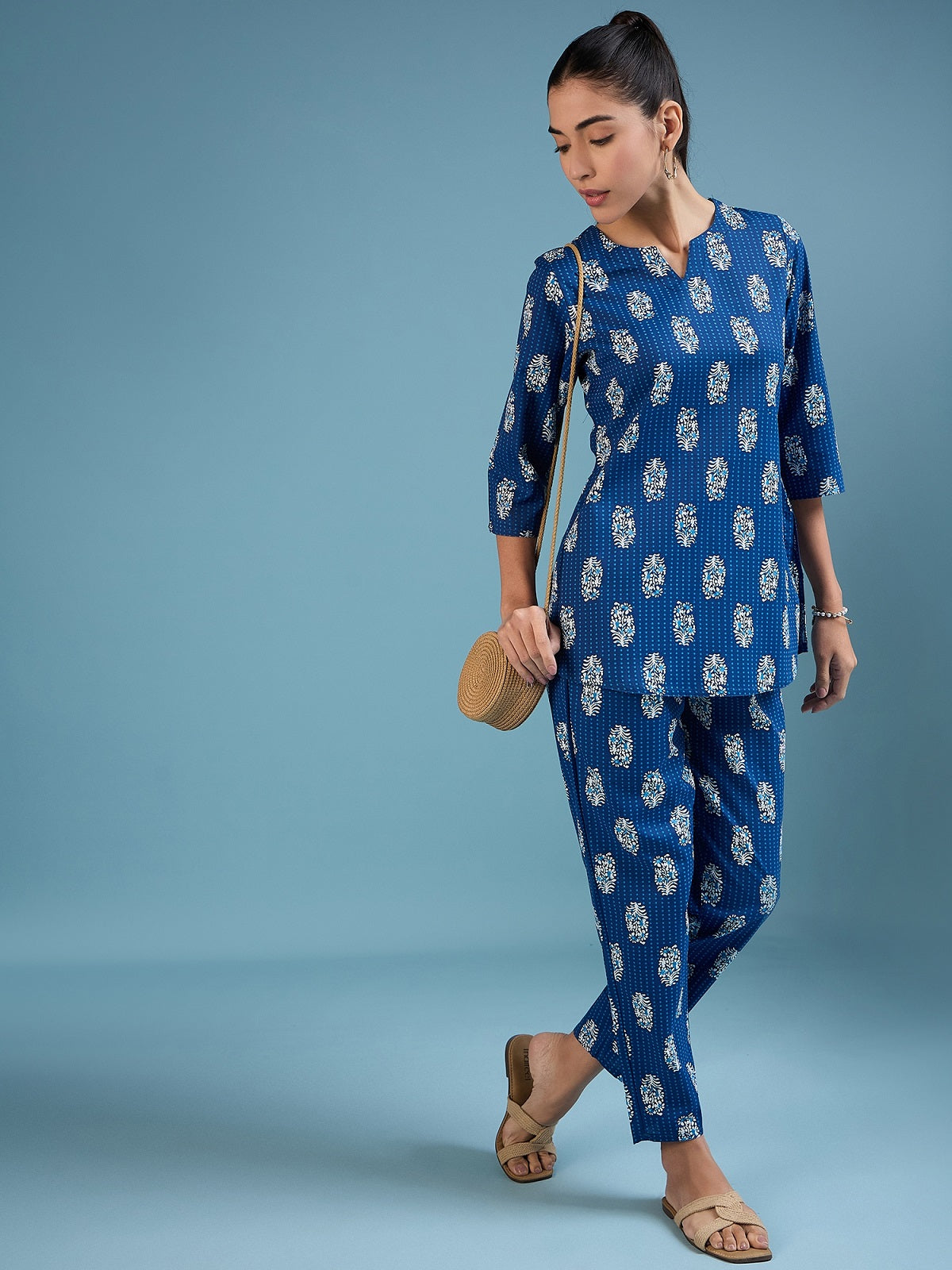 NOZ2TOZ Women Party Wear Flower Printed Co-Ord Set With Pant - Royal Blue