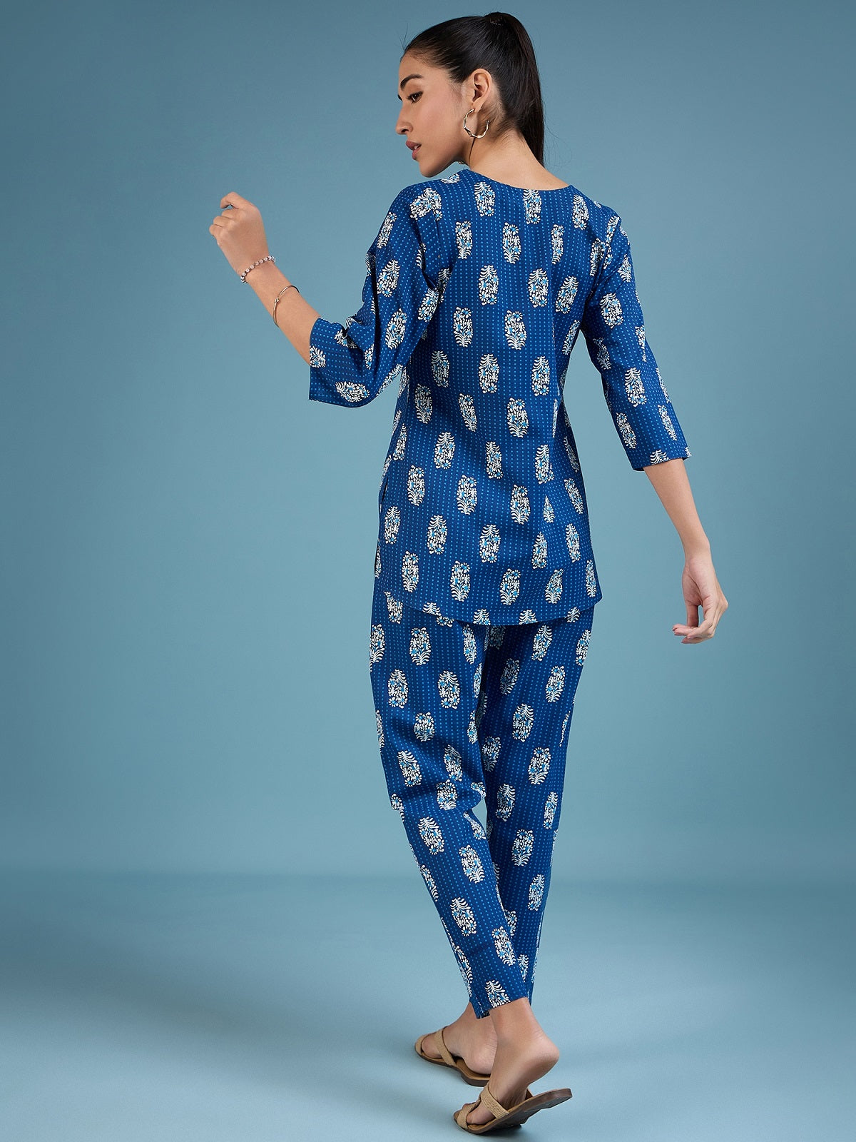 NOZ2TOZ Women Party Wear Flower Printed Co-Ord Set With Pant - Royal Blue