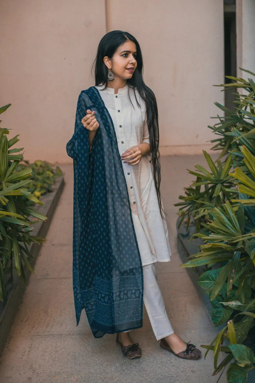Women Off-White & Navy Blue Solid Kurta With Trousers & Dupatta - Rasiya