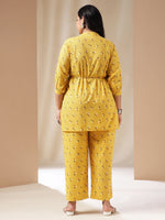 Thumbnail for Janasya Regular Cambric Mustard Geometric Band Collar Co-Ords - Distacart
