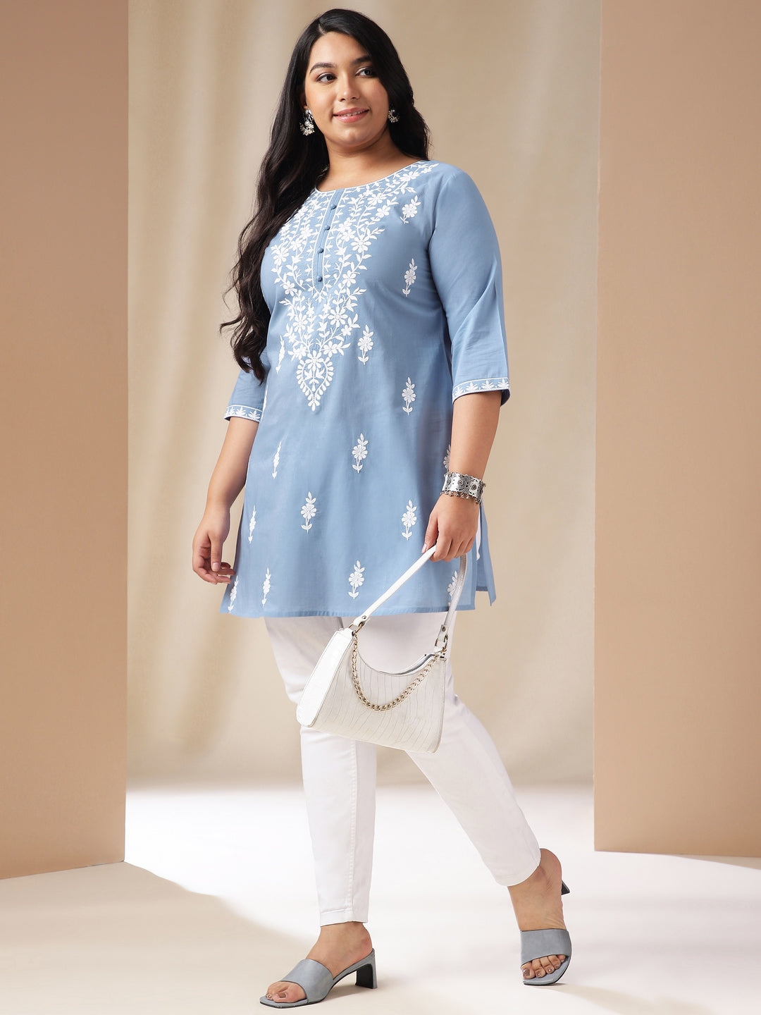 Janasya Regular Cambric Blue Embroidered Round Neck Tunic