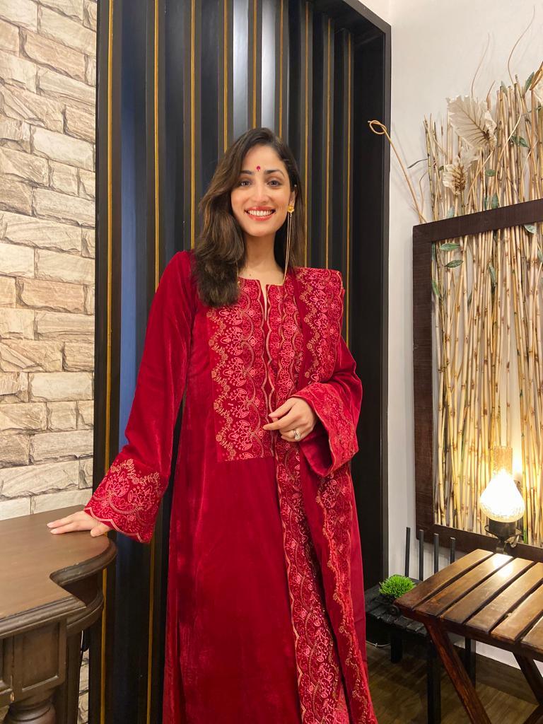 trueBrowns Red Velvet Embroidered Slit Kurta - Distacart