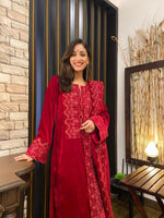 Thumbnail for trueBrowns Red Velvet Embroidered Slit Kurta - Distacart