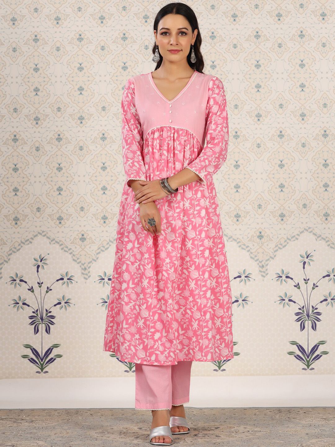 Ode by House of Pataudi Floral Printed Empire Pure Cotton Kurta with Pyjamas & Dupatta - Distacart