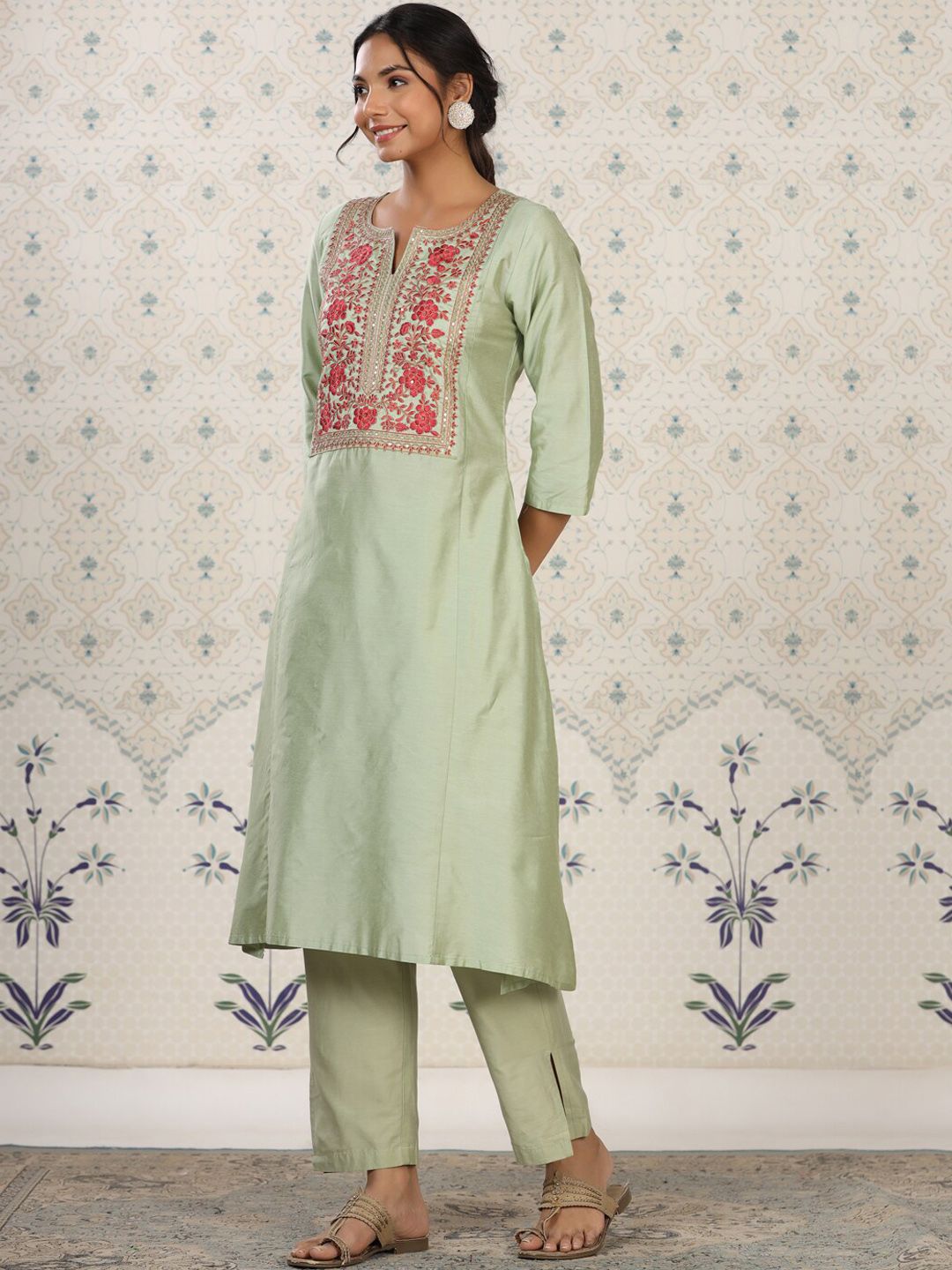 Ode by House of Pataudi Women Floral Thread Work Kurta - Distacart