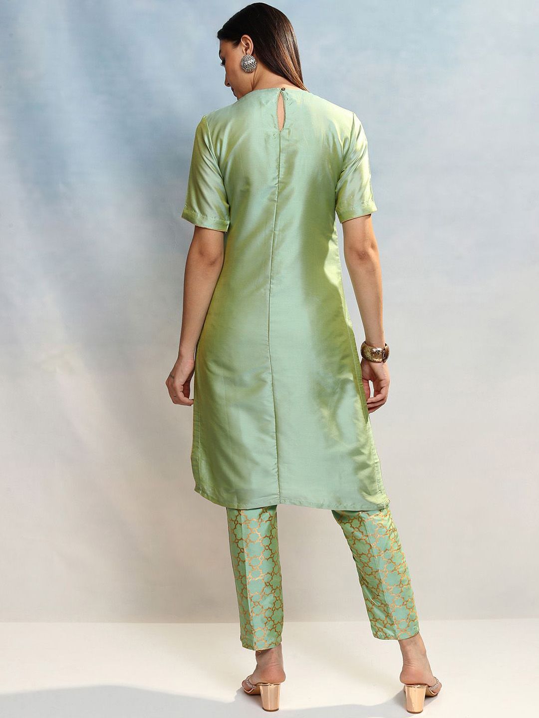 Vishudh Women Regular Kurta with Trousers