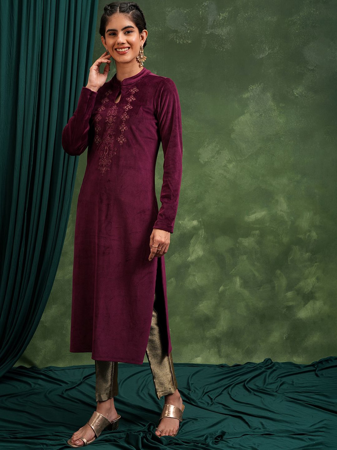 Vishudh Floral Embroidered Mandarin Collar Kurta