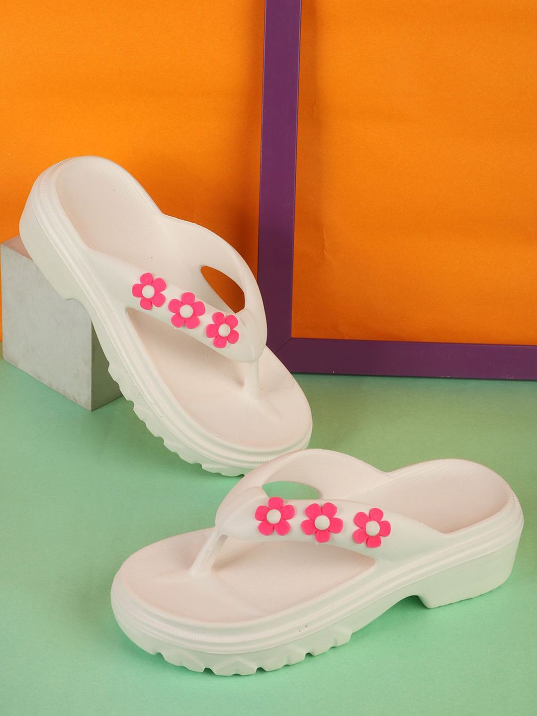 Roadster The Lifestyle Co. Women Self Design Clog Flip Flop