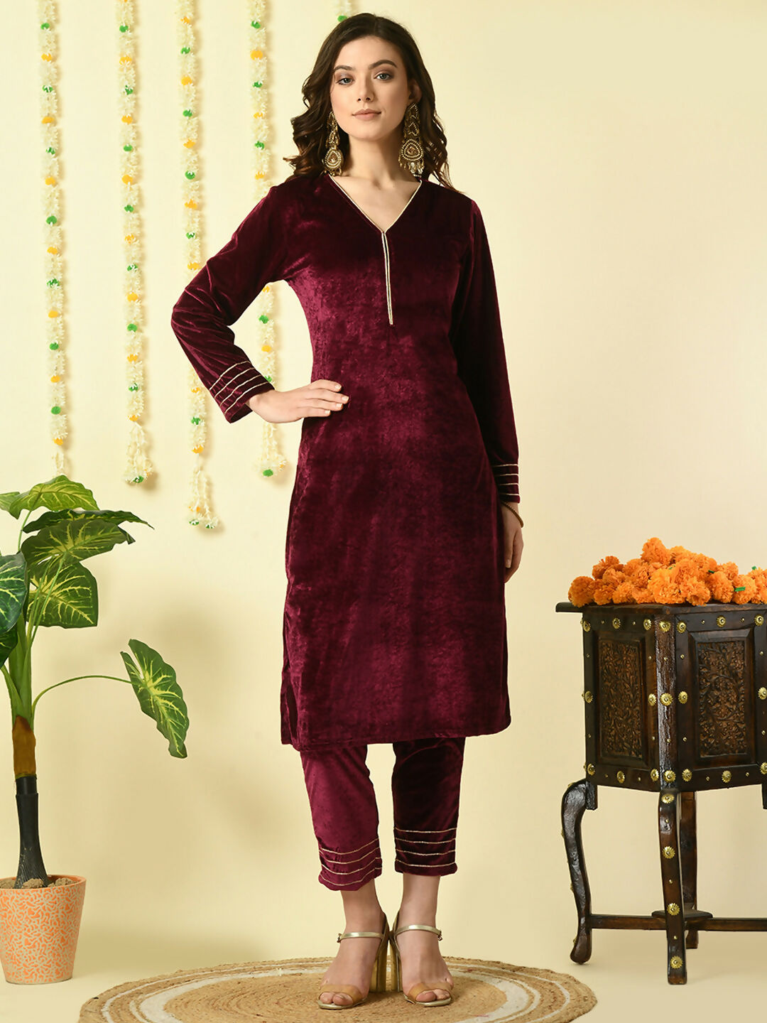 Myshka Women's Magenta Velvet Kurta With Trousers Party Sets - Distacart