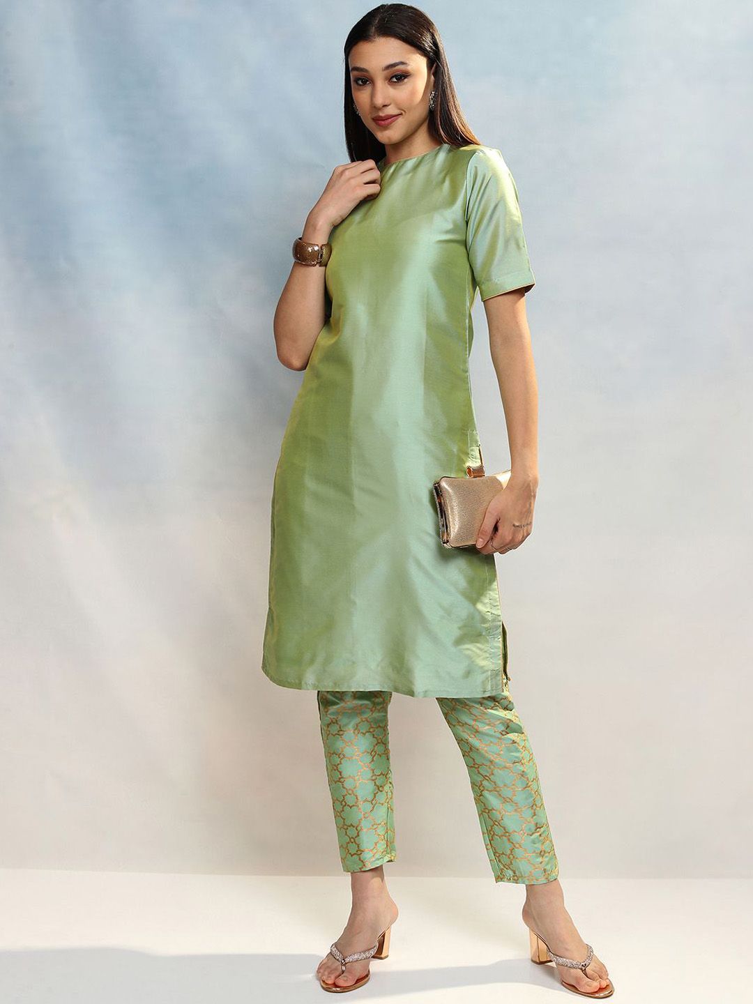 Vishudh Women Regular Kurta with Trousers - Distacart
